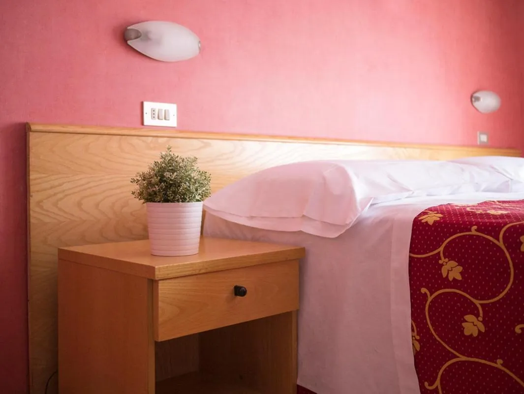 Bedroom, Bed in Hotel Junior