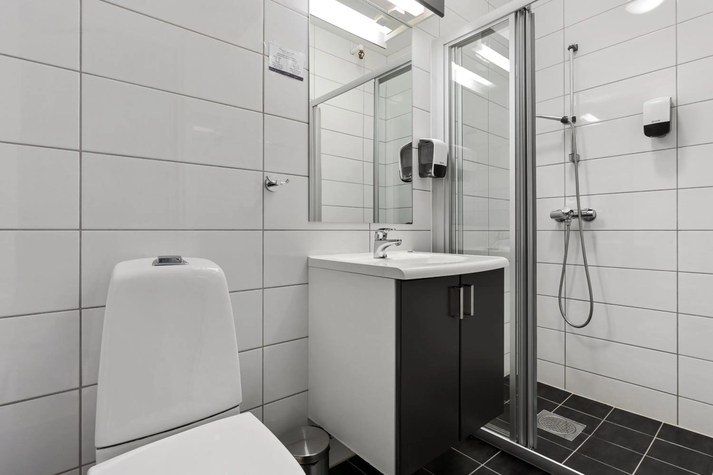 Shower in Enter Backpack Hotel