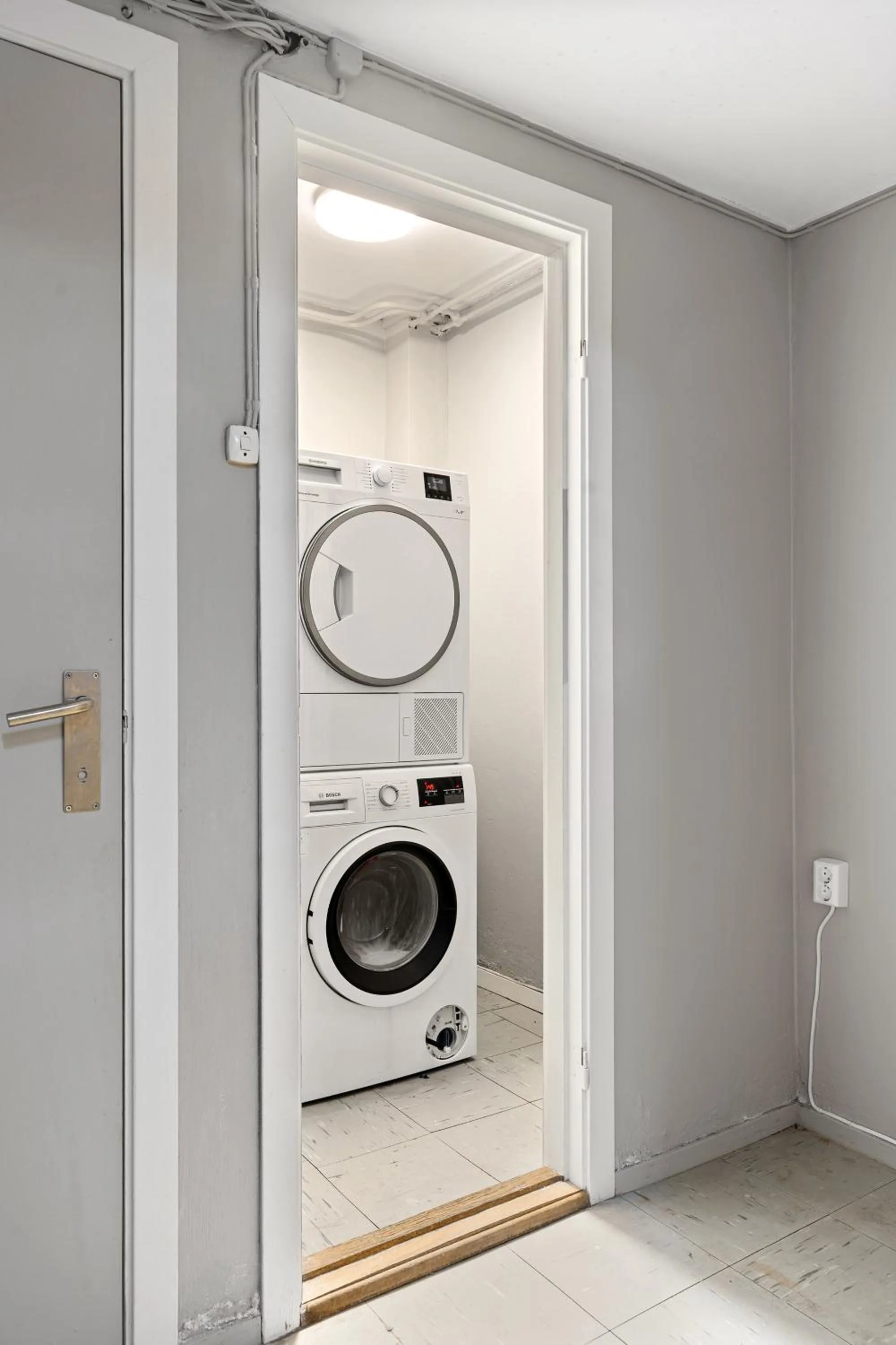 washing machine in Enter Backpack Hotel