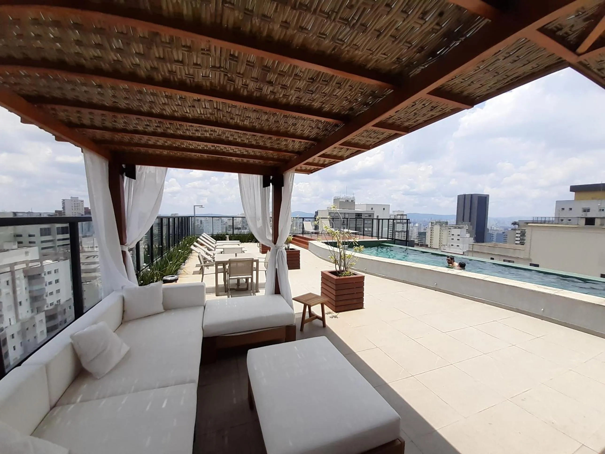 Roof Top Bela Cintra Residence