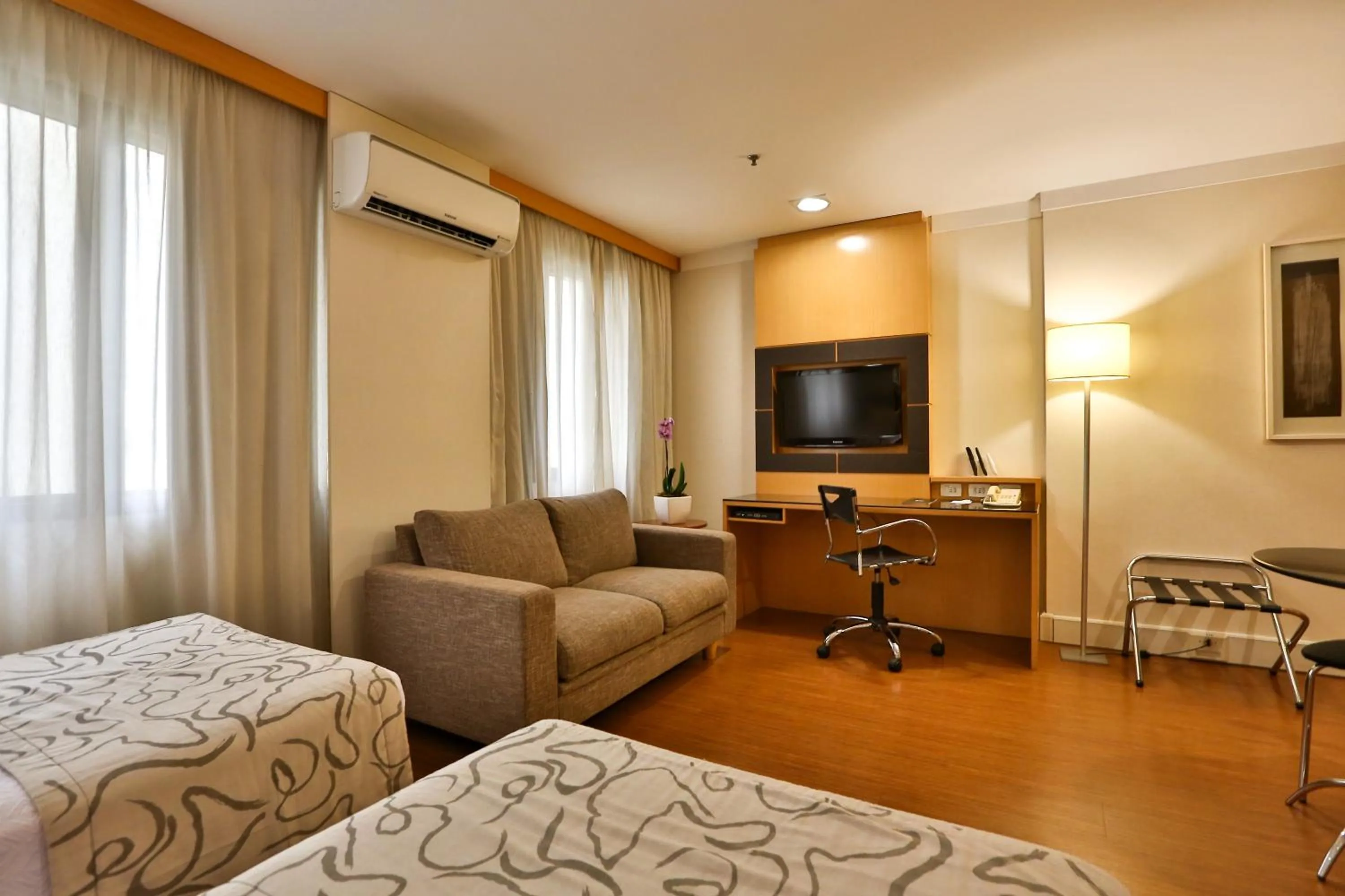 Bedroom, Bed in Transamerica Executive Jardins