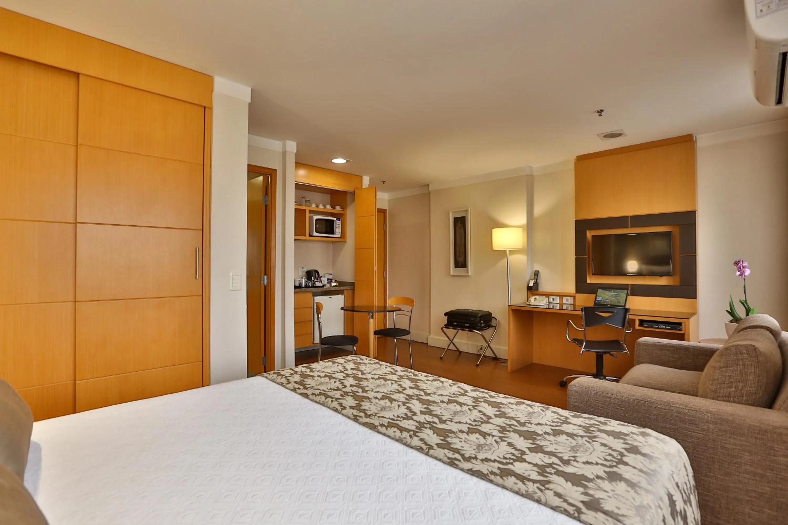 Bedroom, Bed in Transamerica Executive Jardins