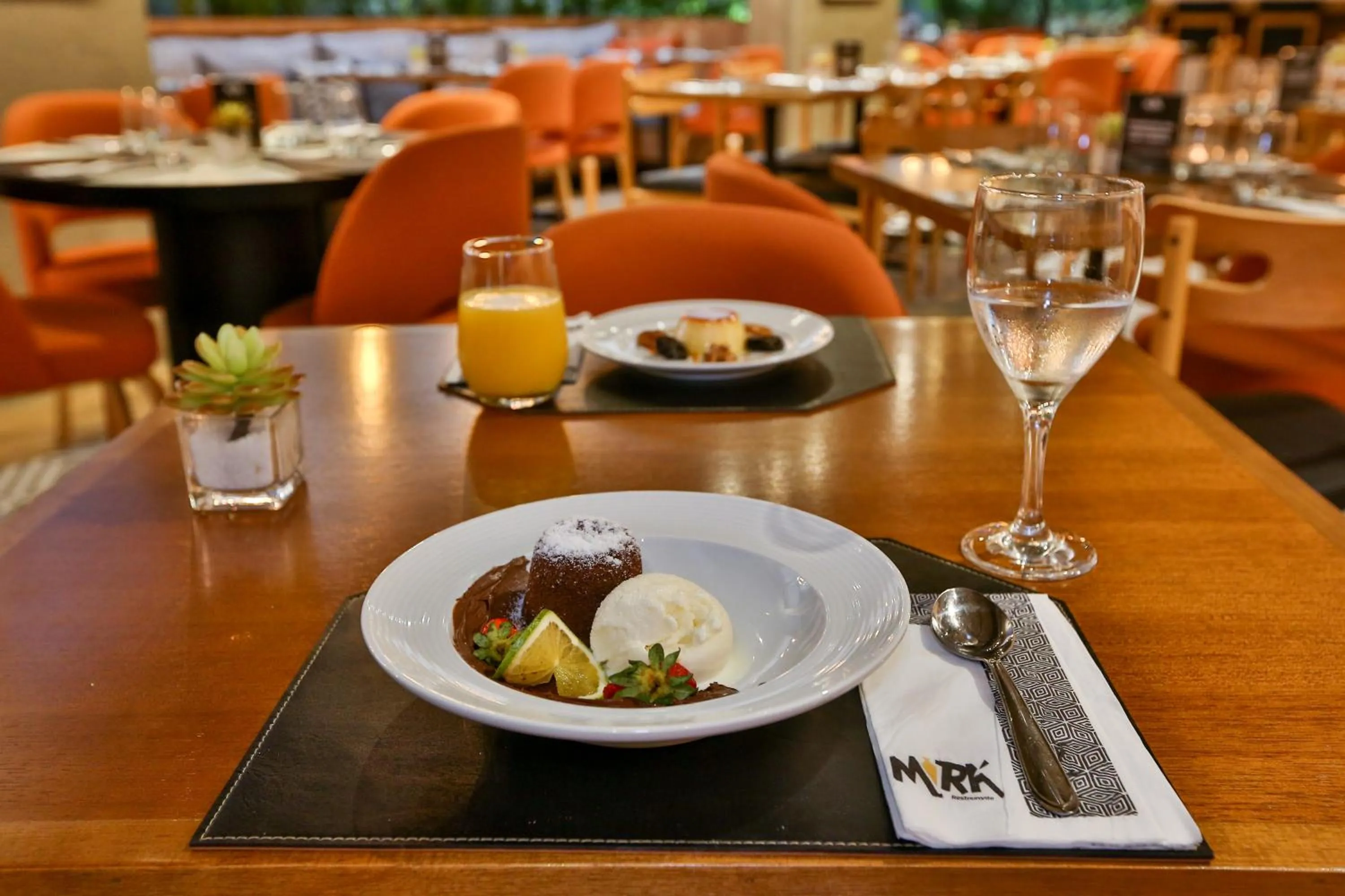 Restaurant/places to eat in Transamerica Executive Jardins