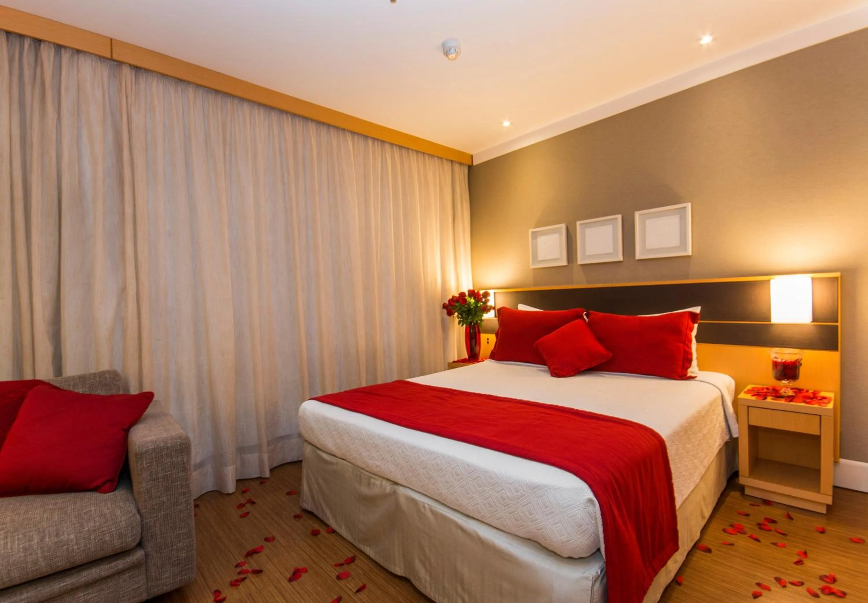 Photo of the whole room, Bed in Transamerica Executive Jardins