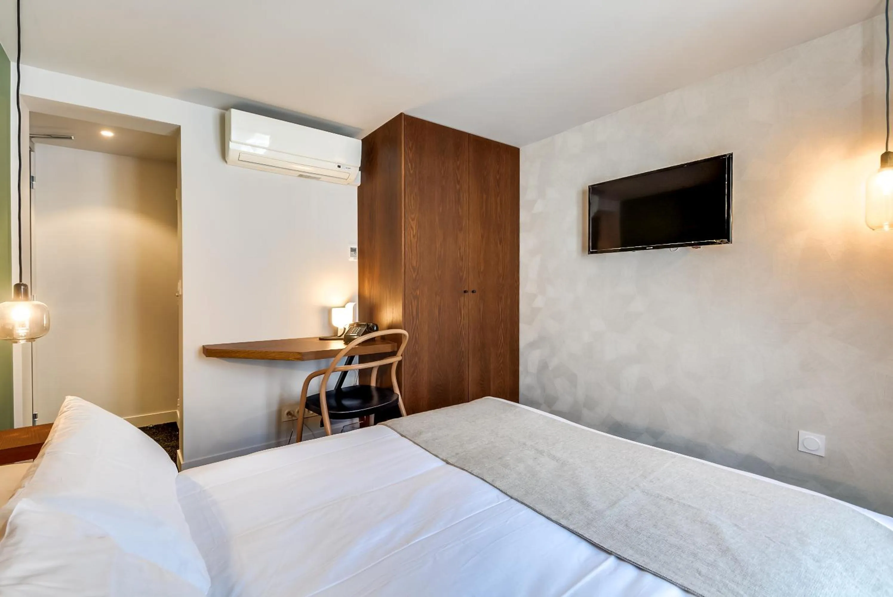 TV and multimedia, Bed in WIT Hotel