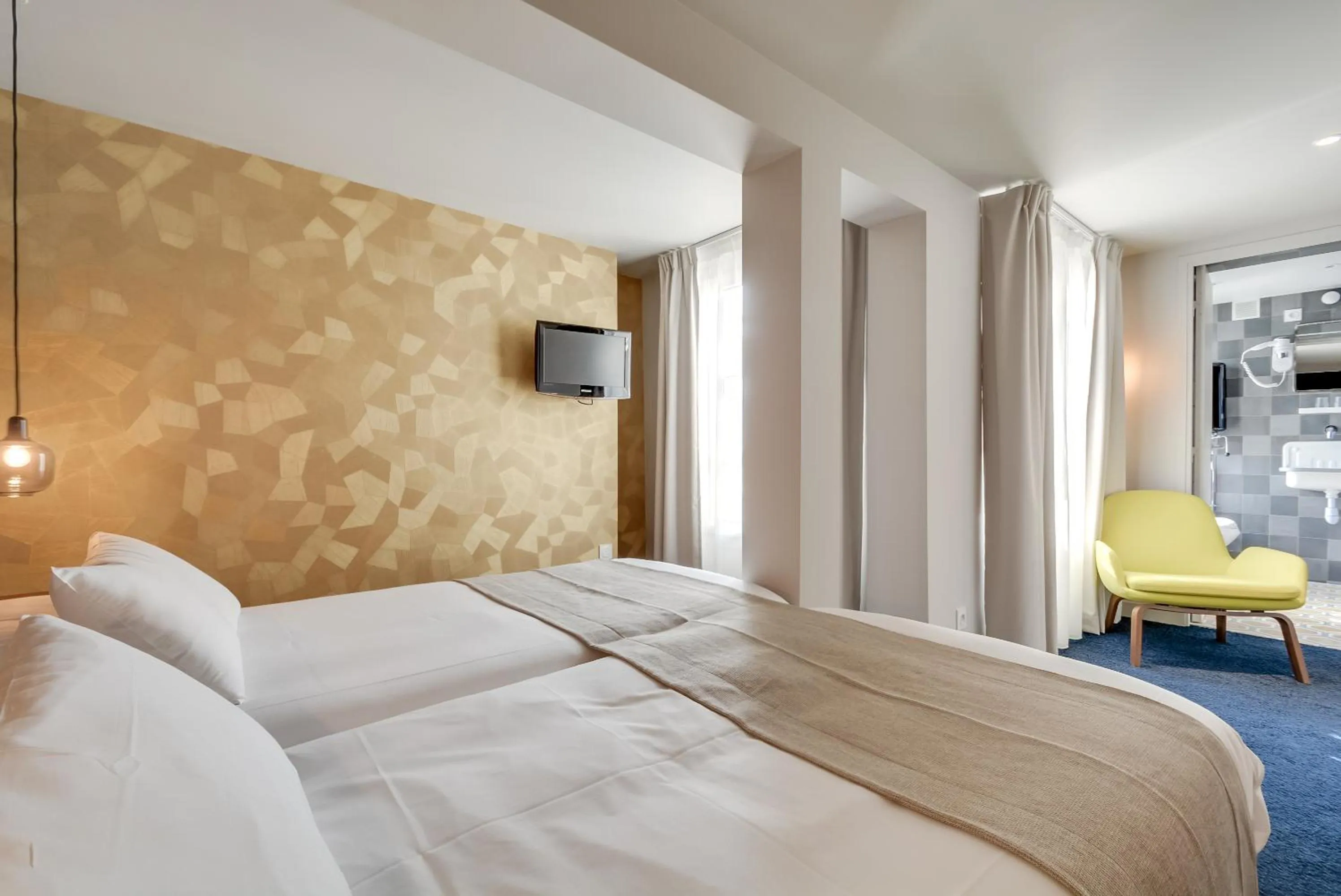 Photo of the whole room, Bed in WIT Hotel