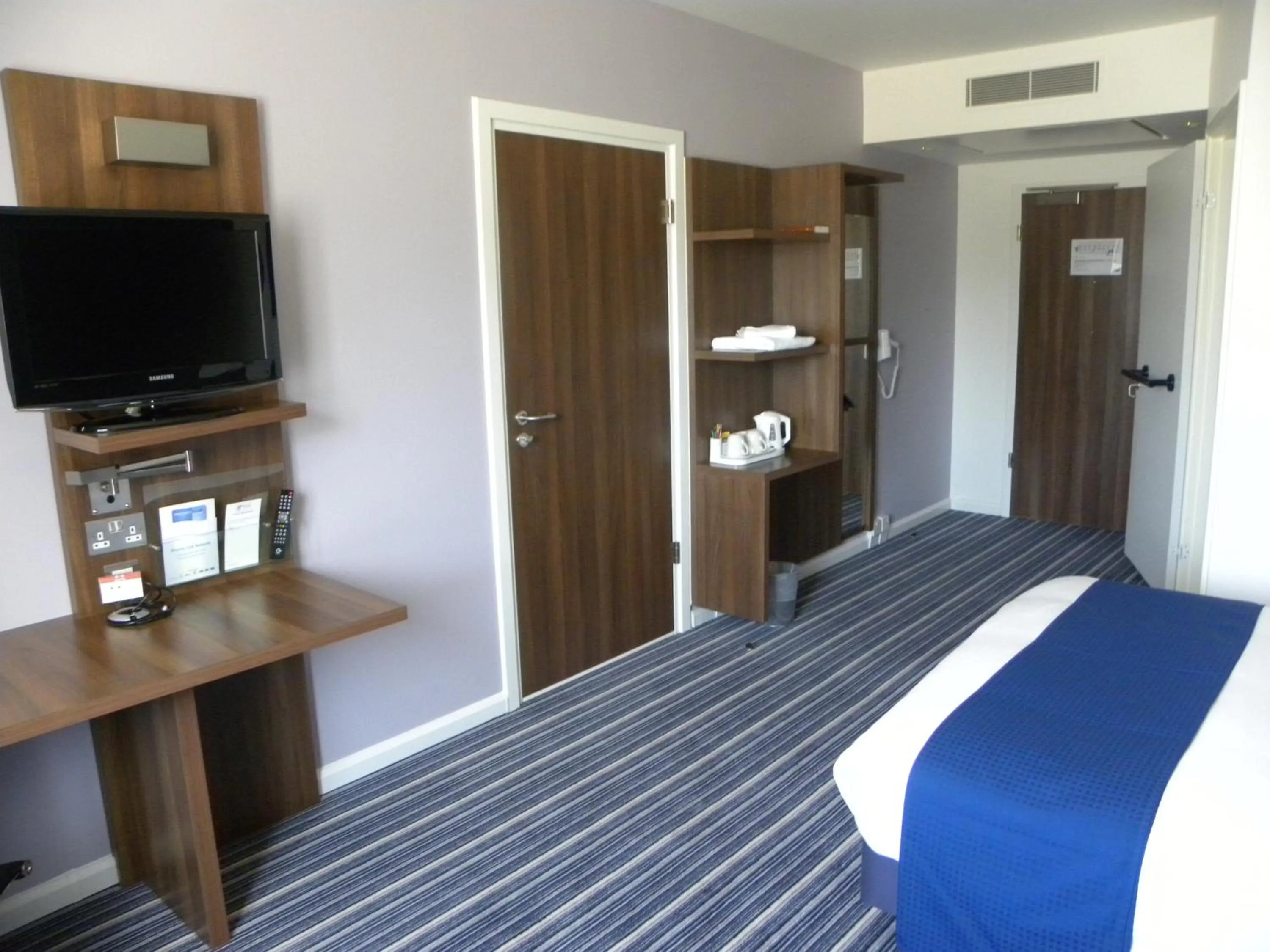 Photo of the whole room, Bed in Holiday Inn Express Colchester by IHG