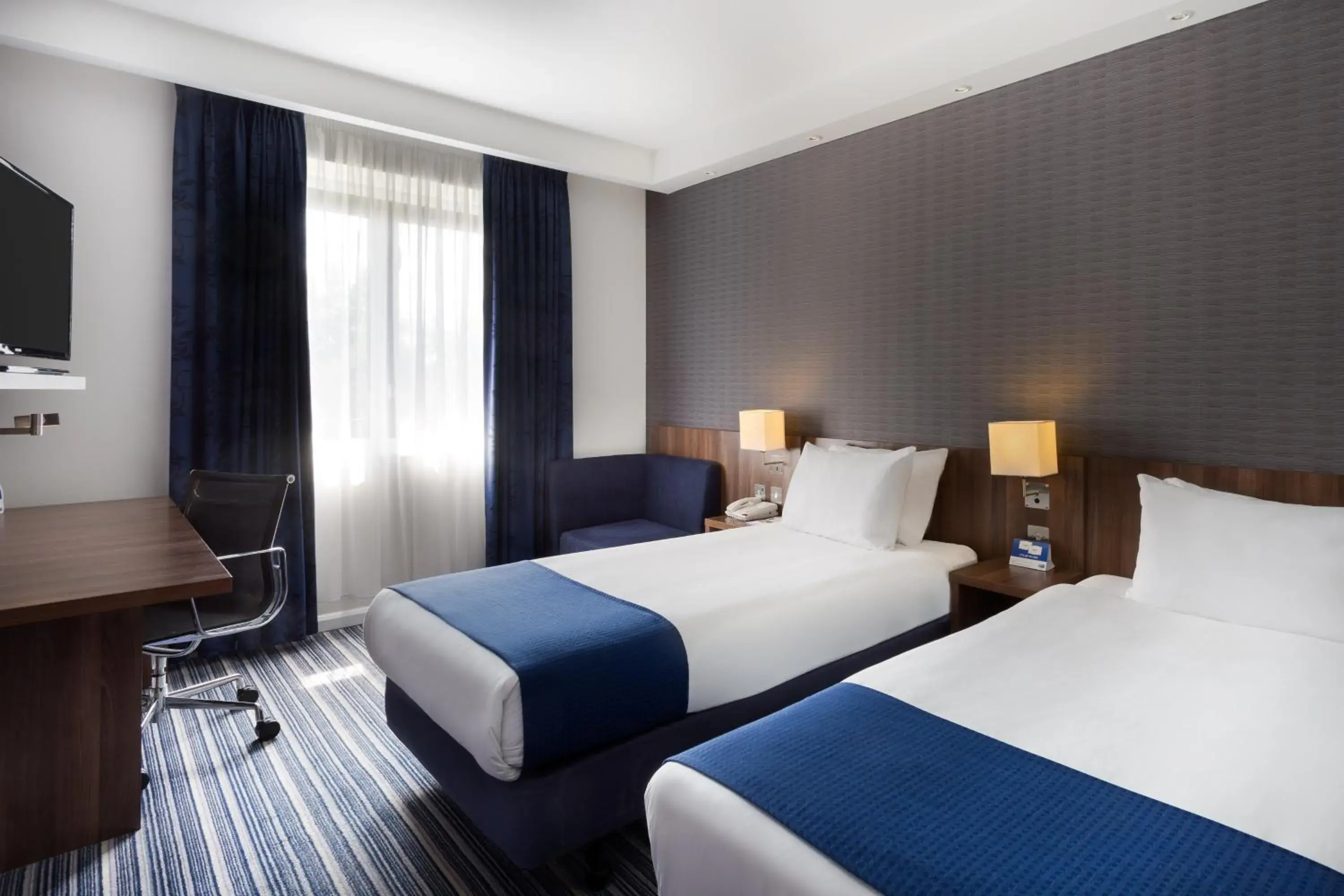 Standard Twin Room with Free Hot Breakfast in Holiday Inn Express Colchester by IHG Standard Twin Room with Free Hot Breakfast in Holiday Inn Express Colchester by IHG