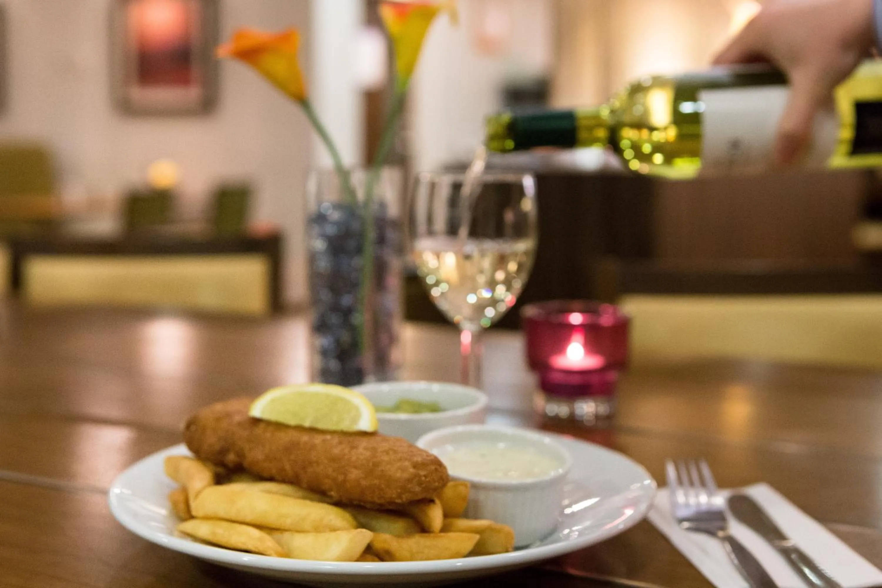 Lounge or bar in Holiday Inn Express Colchester by IHG