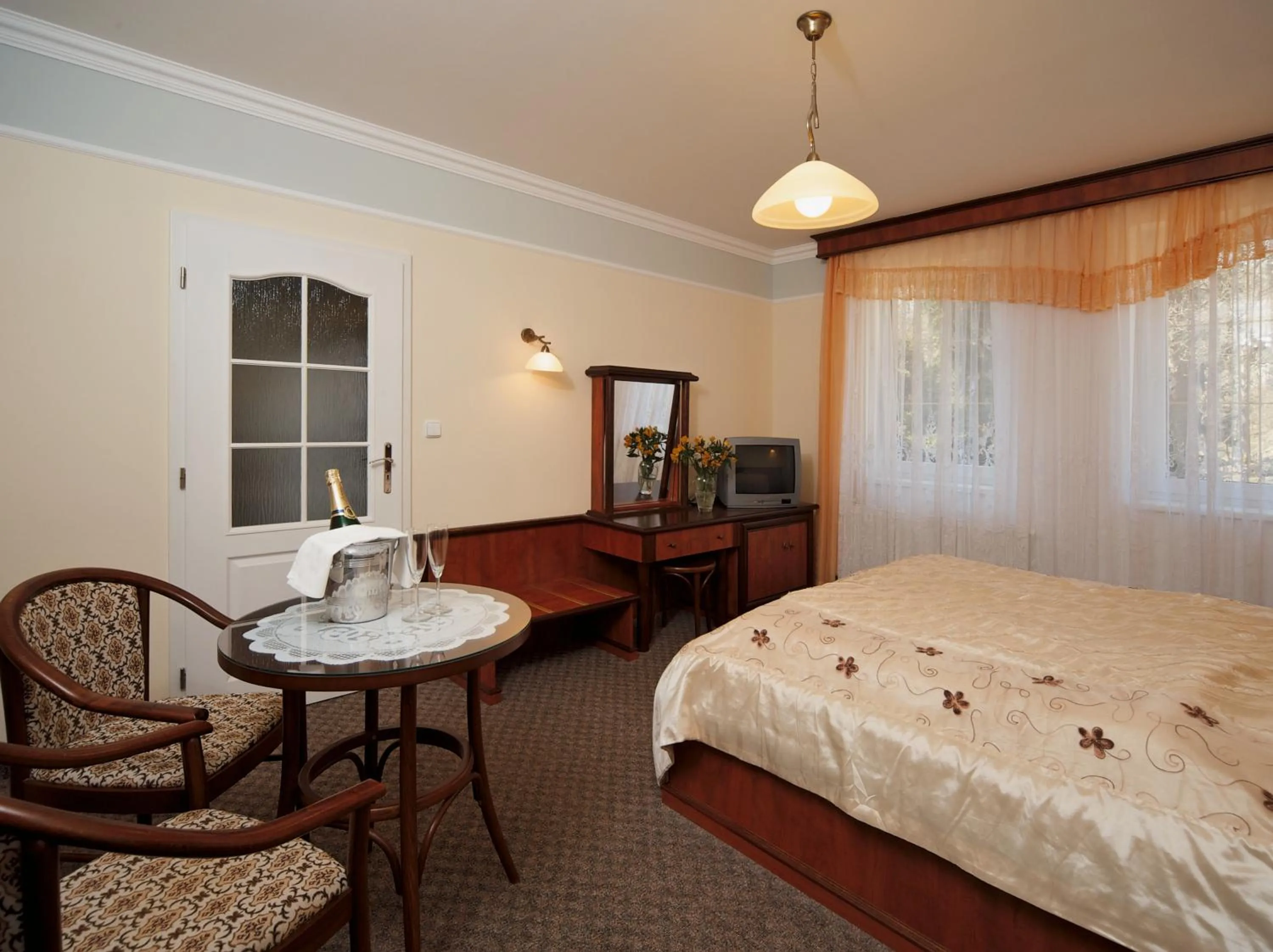 Bedroom, Bed in Spa & Wellness Hotel Harmonie