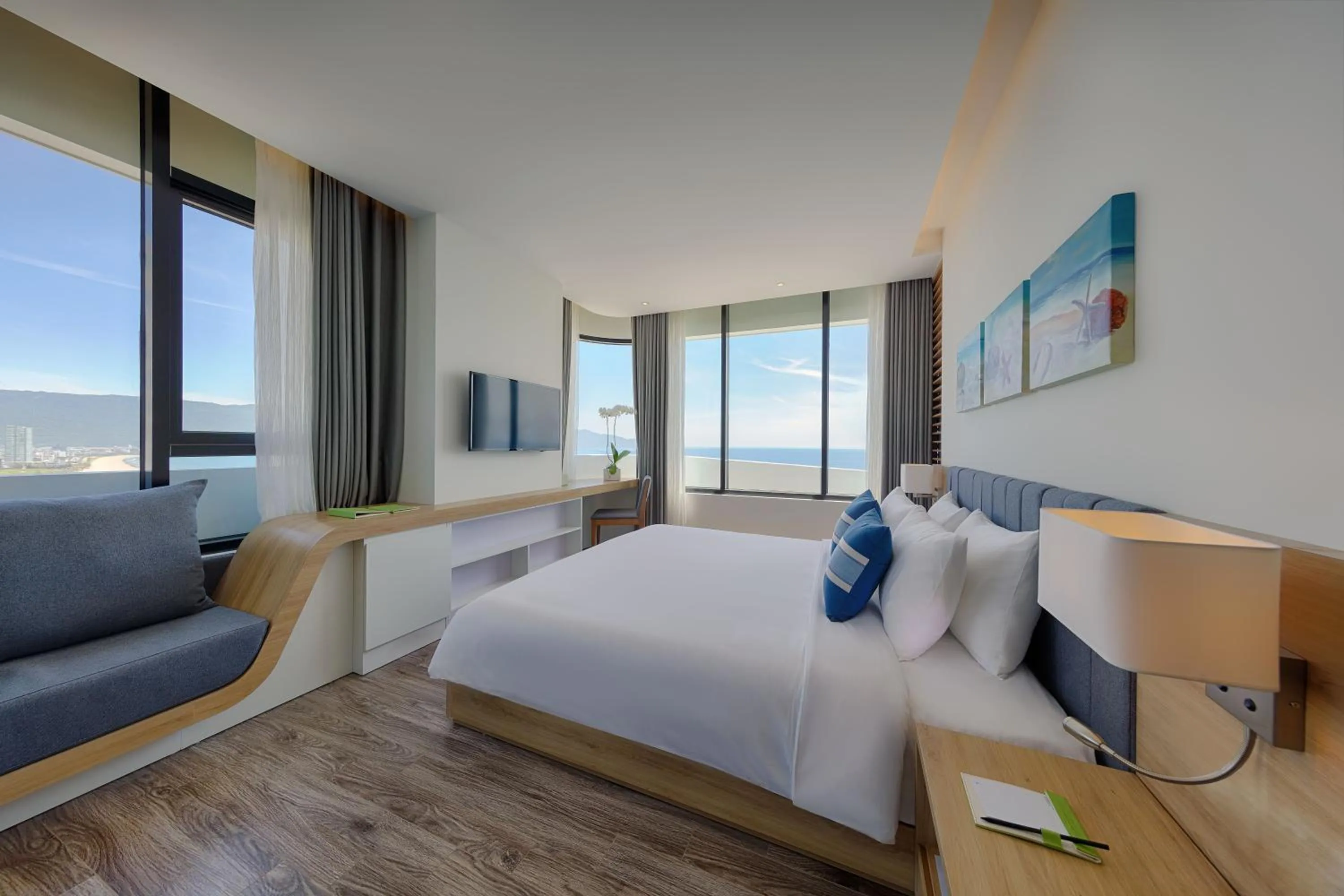 Sea view, Bed in Parosand Da Nang Hotel -Belle Maison Parosand Da Nang Hotel