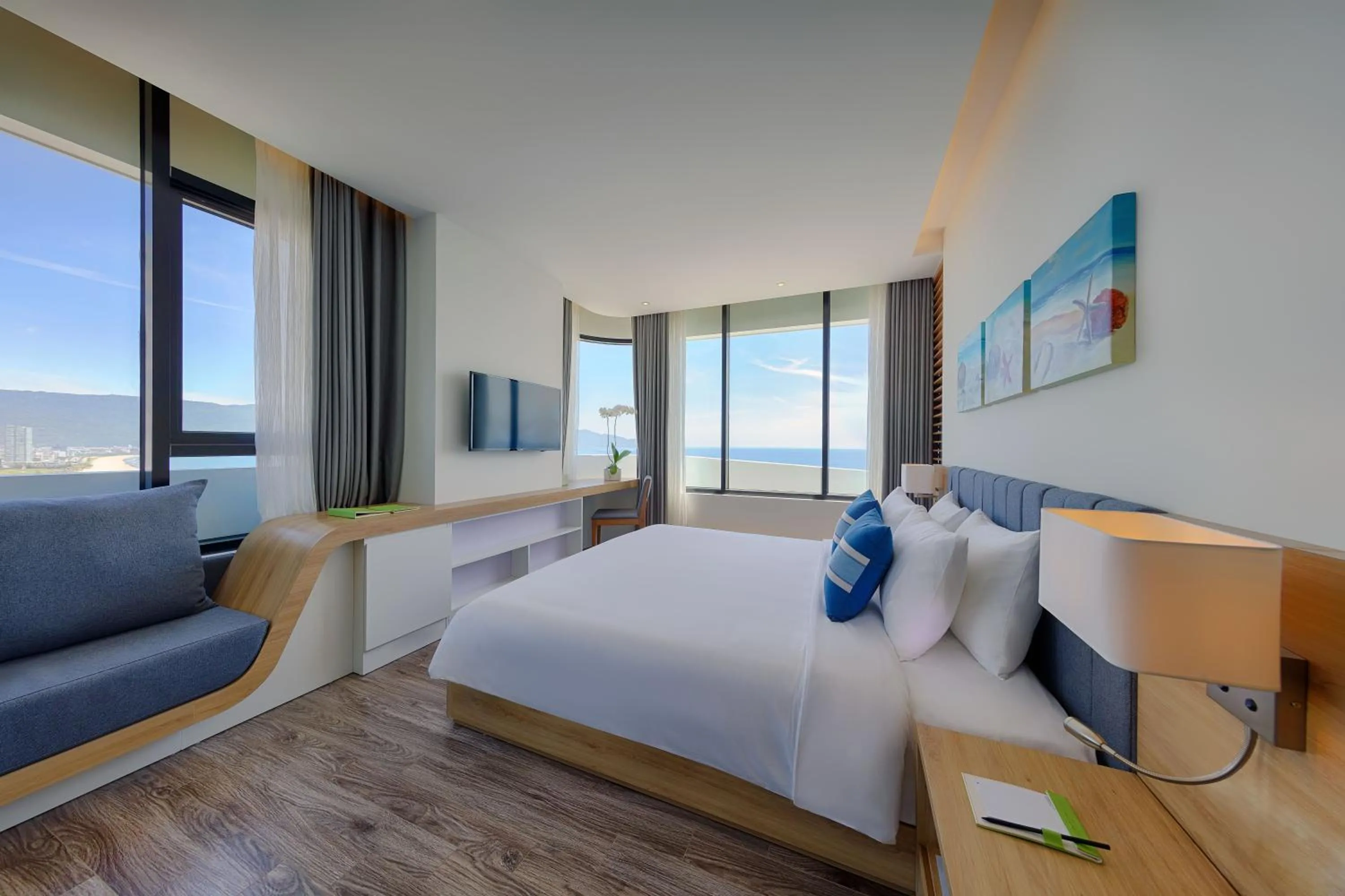 Sea view, Bed in Parosand Da Nang Hotel -Belle Maison Parosand Da Nang Hotel