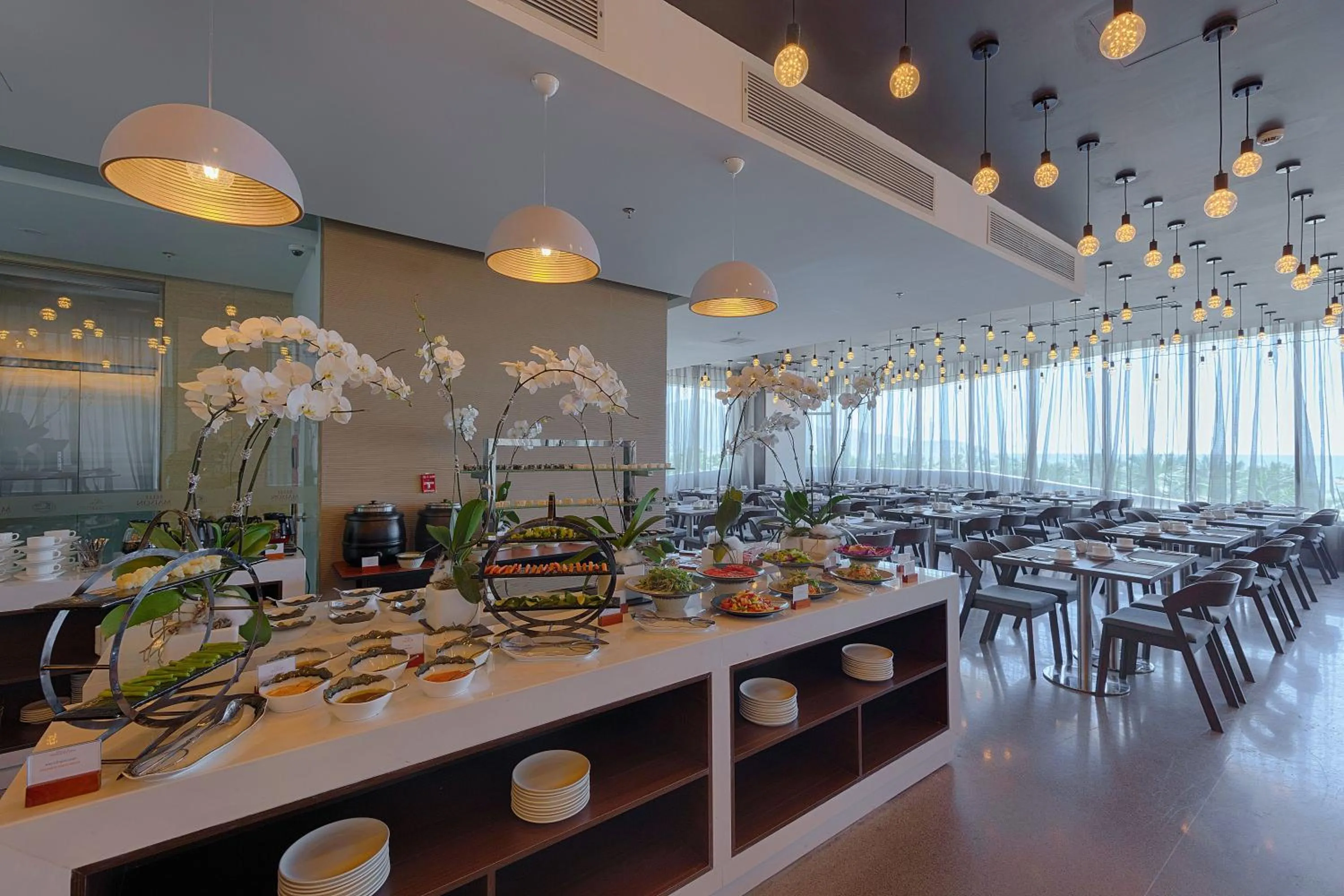 Restaurant/places to eat in Parosand Da Nang Hotel -Belle Maison Parosand Da Nang Hotel