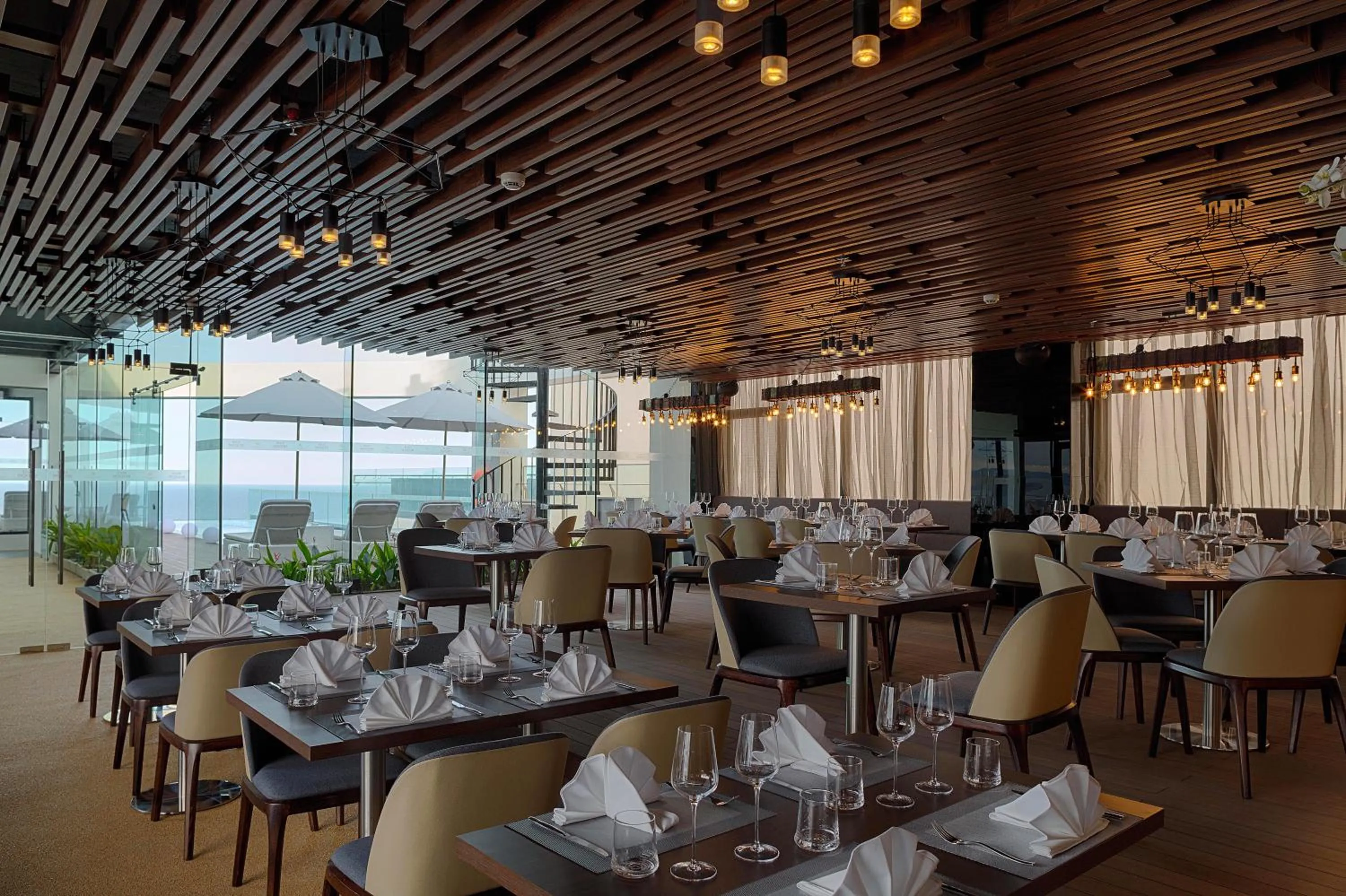 Restaurant/places to eat in Parosand Da Nang Hotel -Belle Maison Parosand Da Nang Hotel