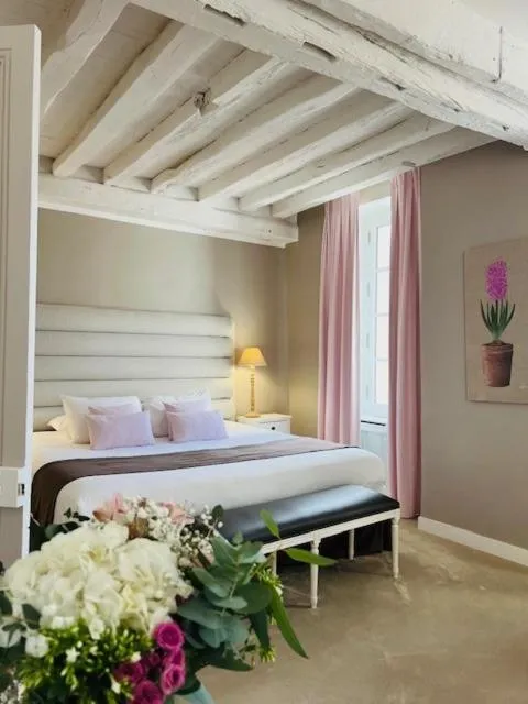 Bed in Hôtel Saint-Laurent, The Originals Relais