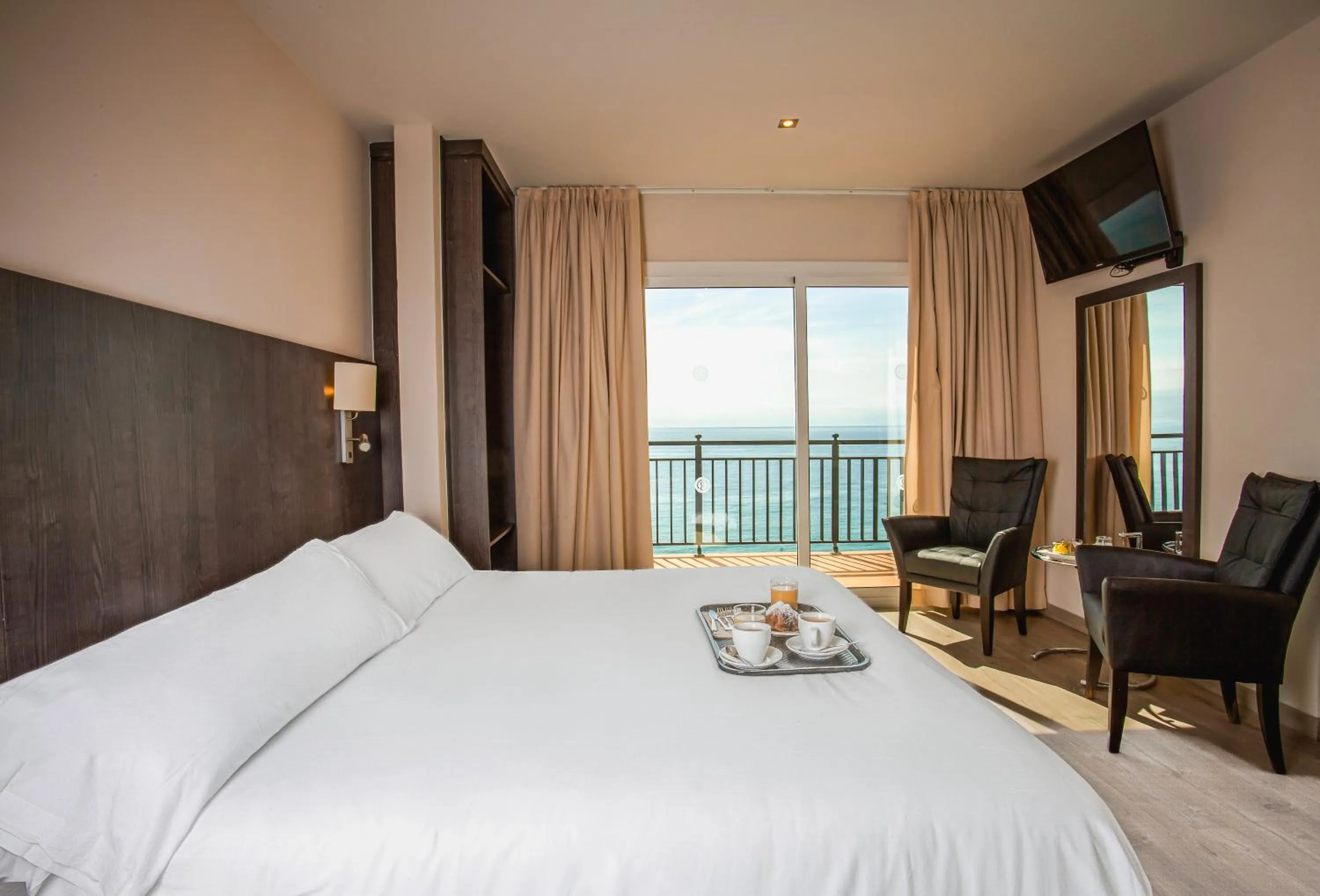 Deluxe Double Room with Sea View in Hotel Horitzó by Pierre & Vacances