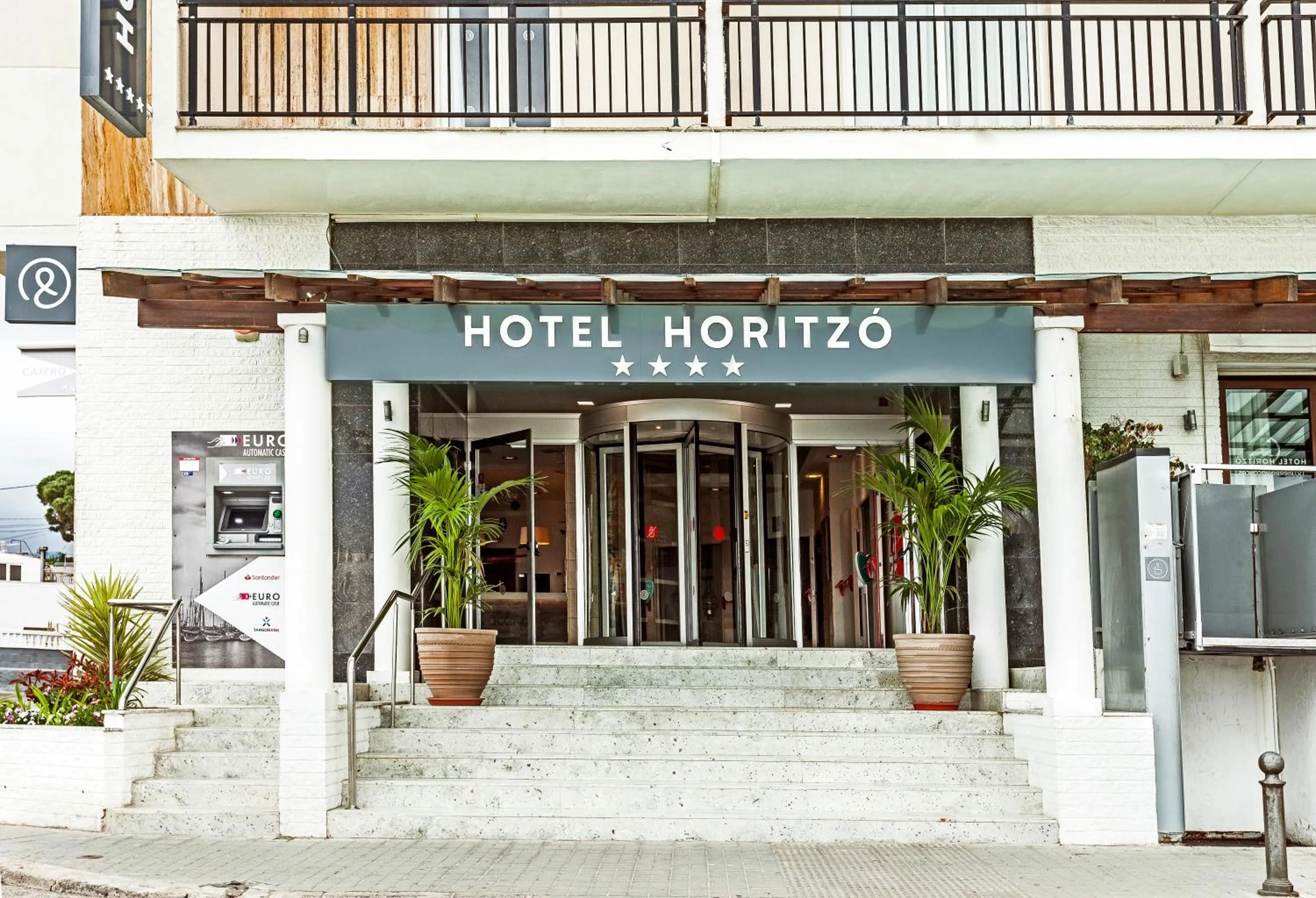 Facade/entrance in Hotel Horitzó by Pierre & Vacances