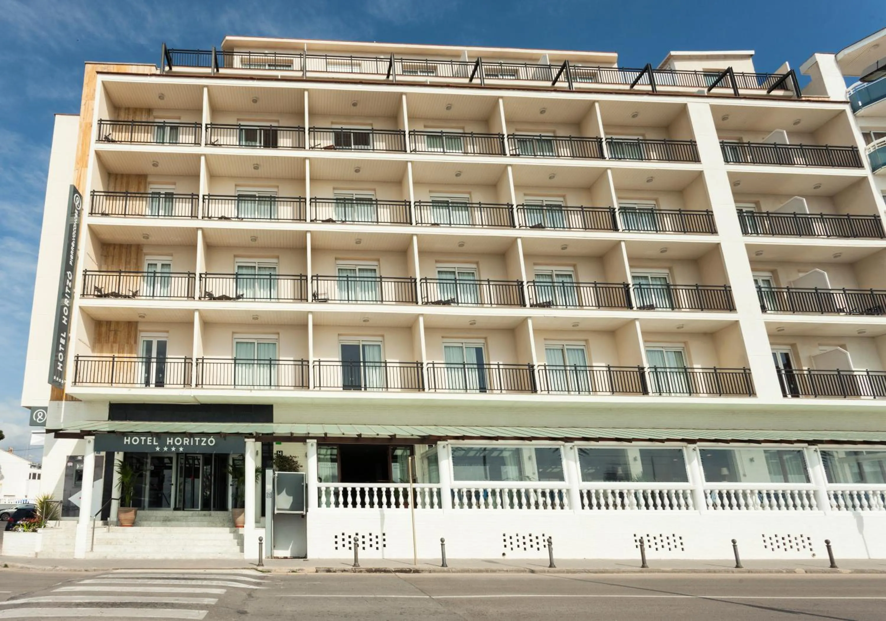 Facade/entrance in Hotel Horitzó by Pierre & Vacances