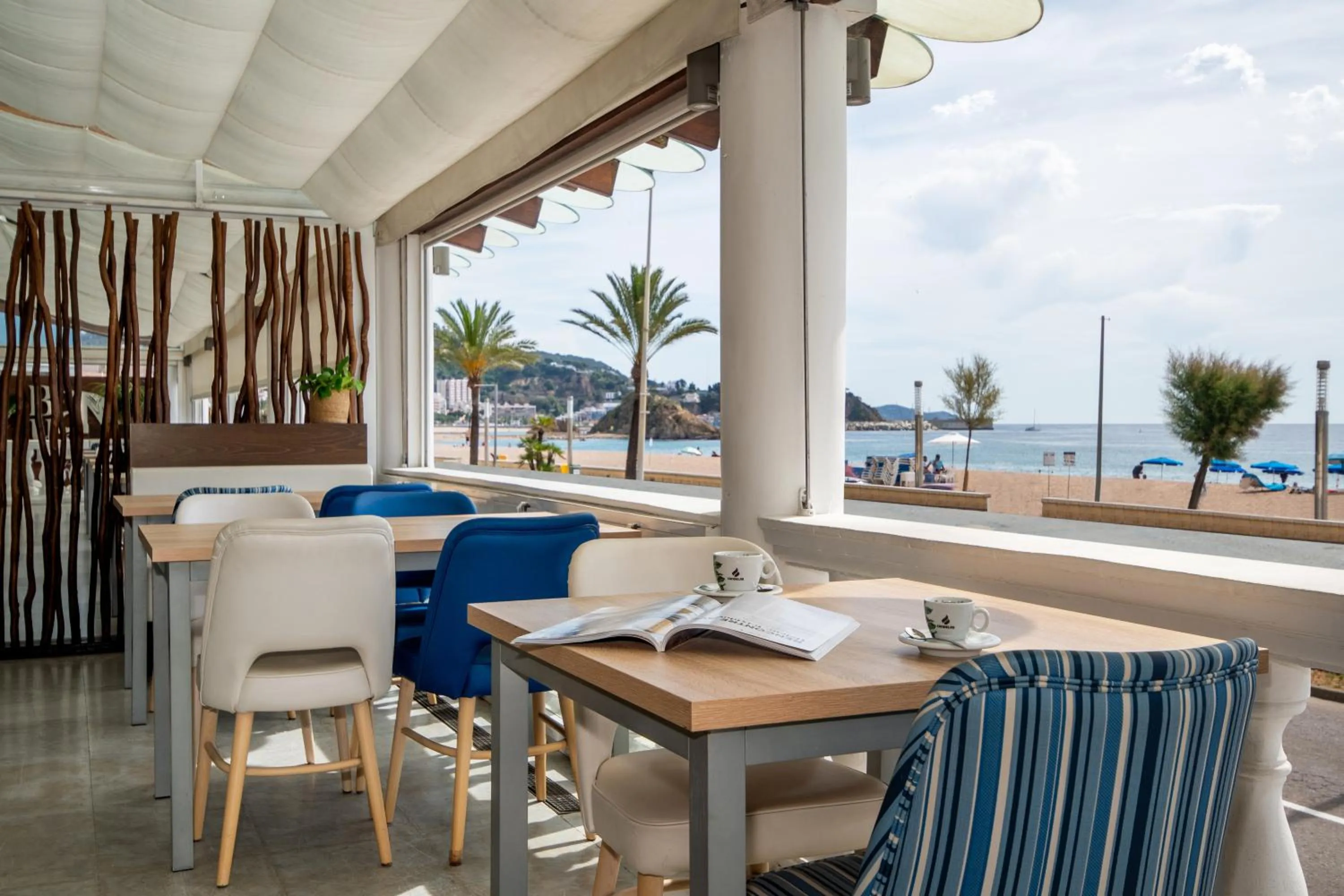 Lounge or bar in Hotel Horitzó by Pierre & Vacances