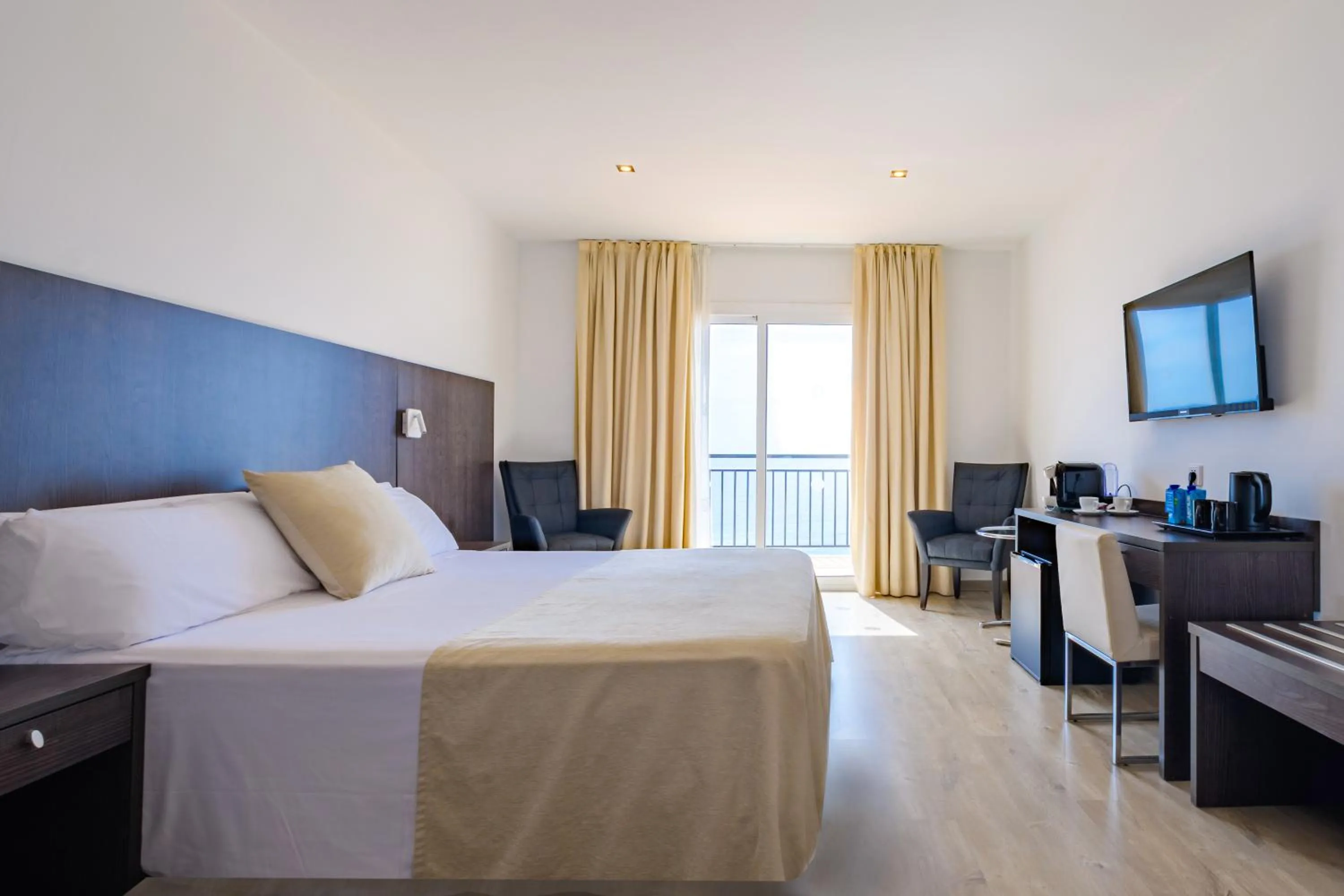 Bed in Hotel Horitzó by Pierre & Vacances