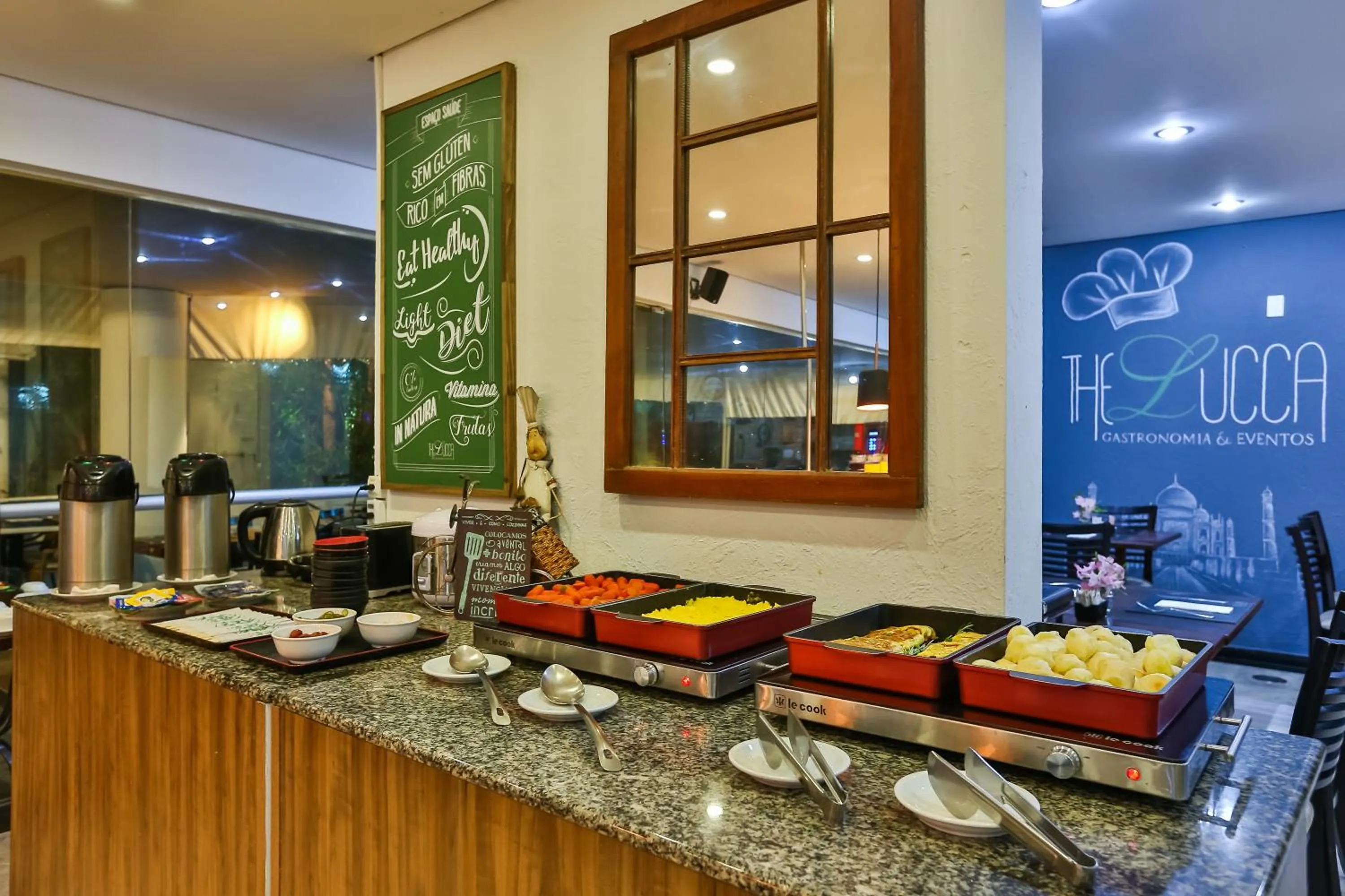 Restaurant/places to eat in Transamerica Paradise Garden