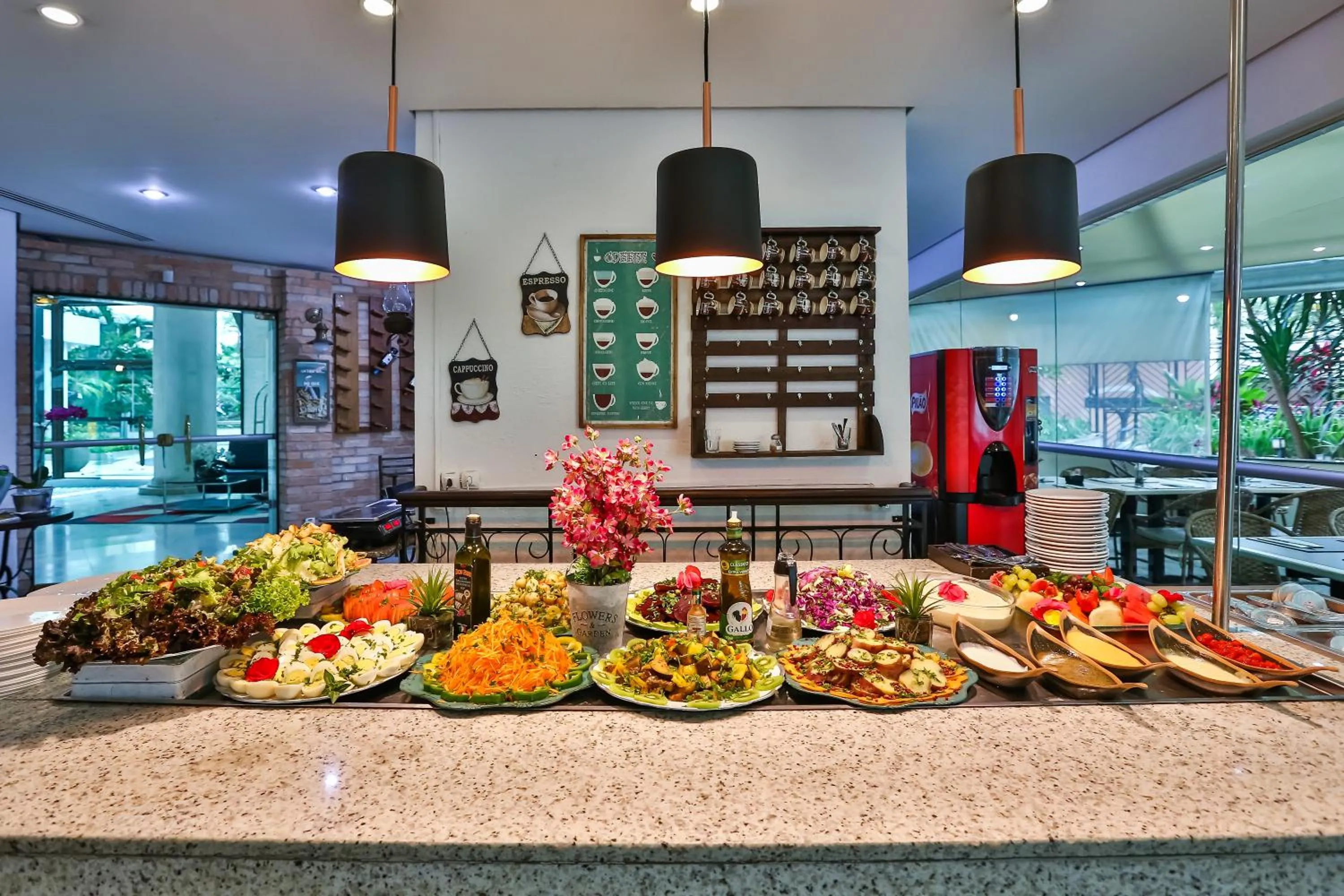 Restaurant/places to eat in Transamerica Paradise Garden