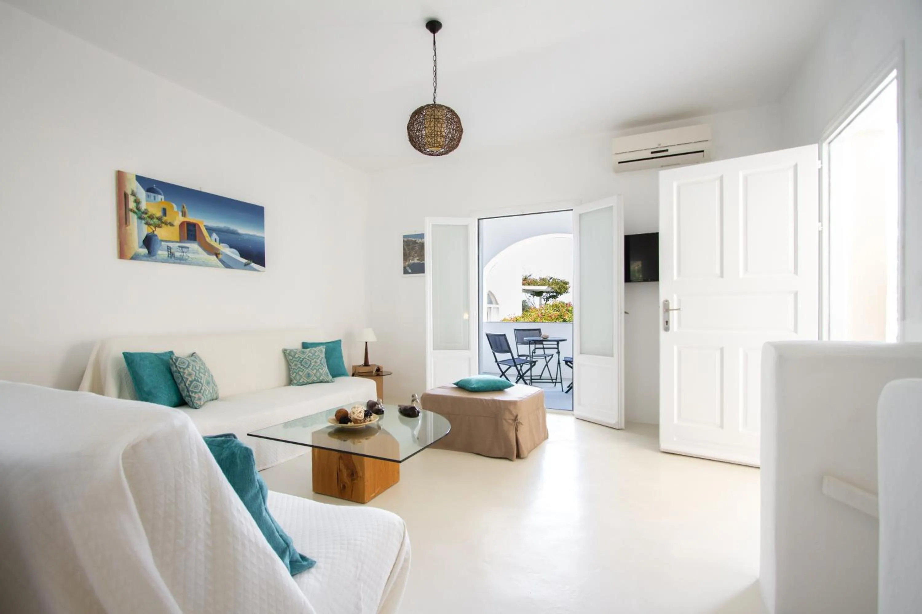 Living room in Sea Sound White Katikies