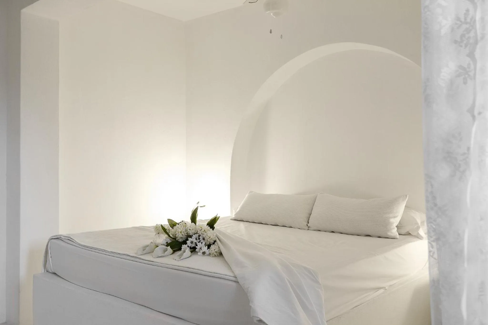 Bed in Sea Sound White Katikies