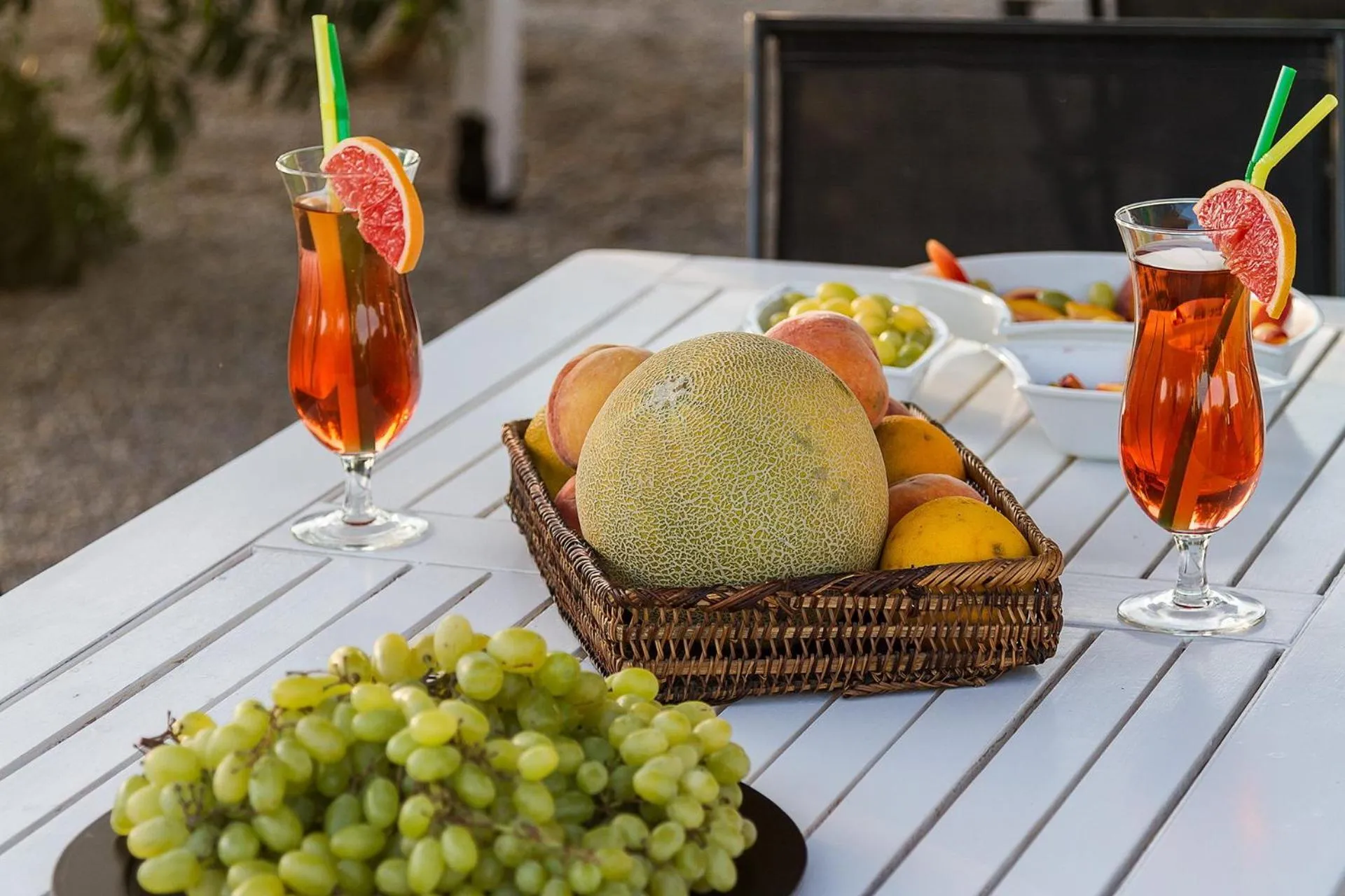 Food in Sea Sound White Katikies