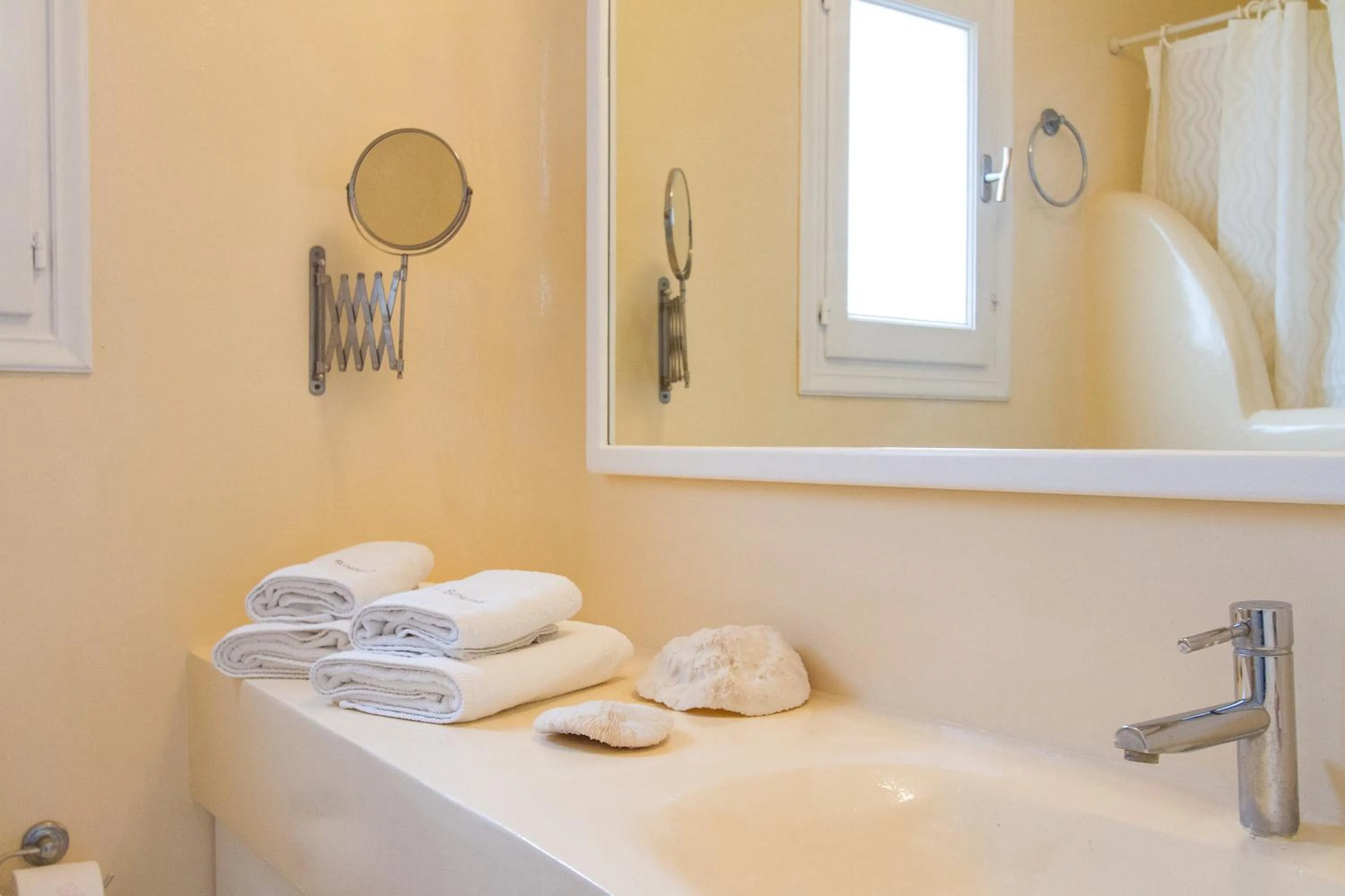 Bathroom in Sea Sound White Katikies