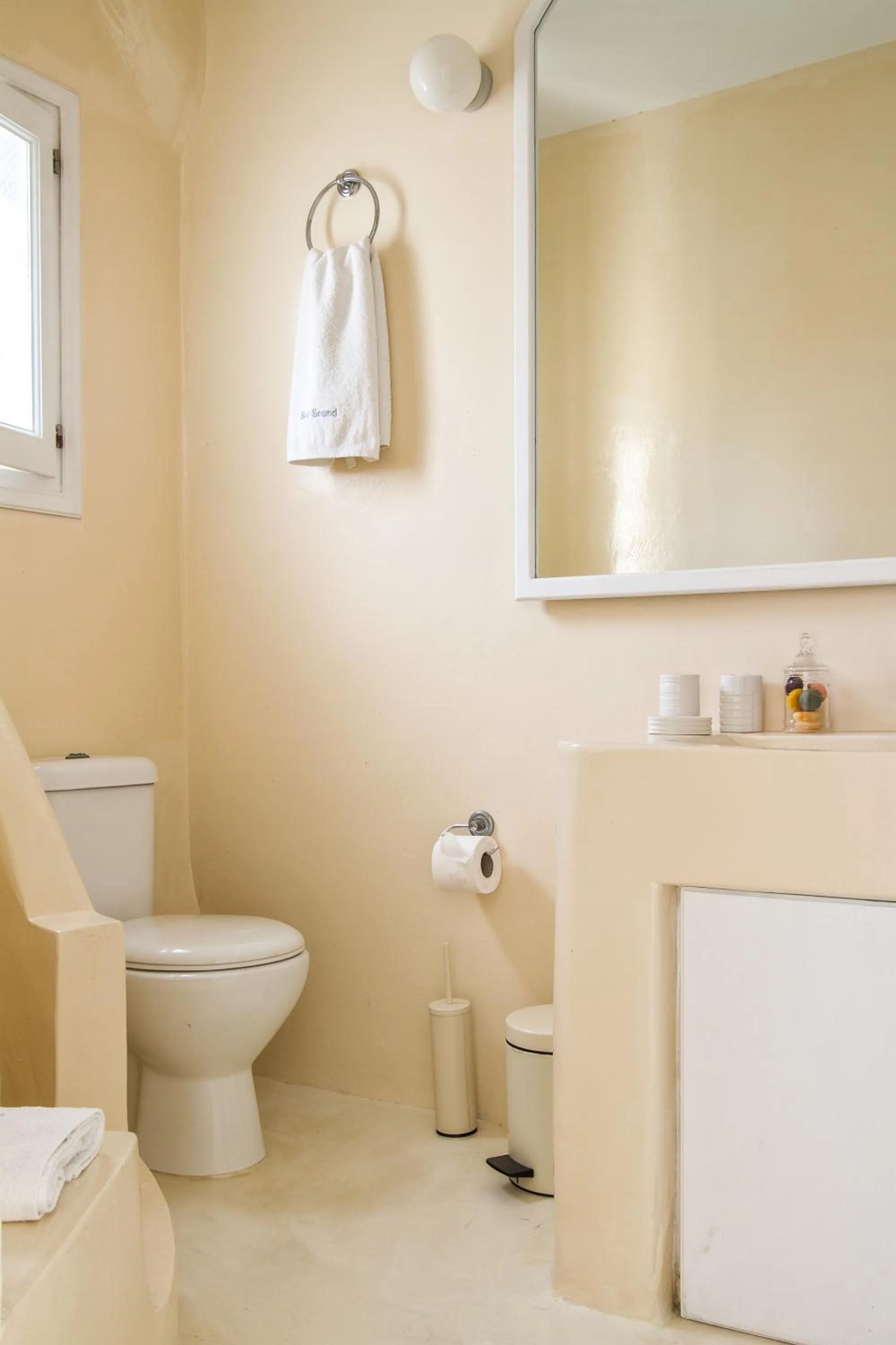 Bathroom in Sea Sound White Katikies