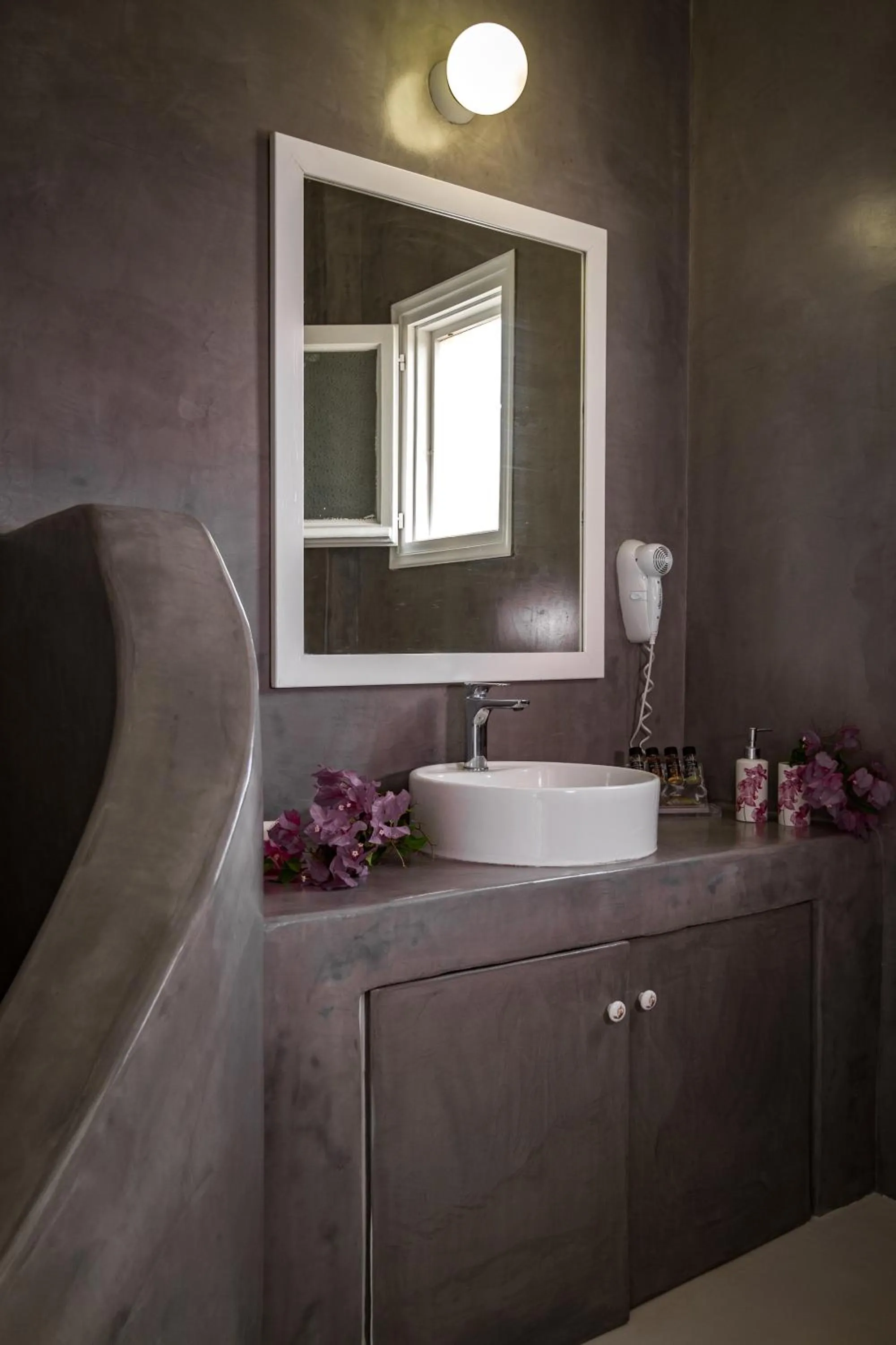 Bathroom in Sea Sound White Katikies