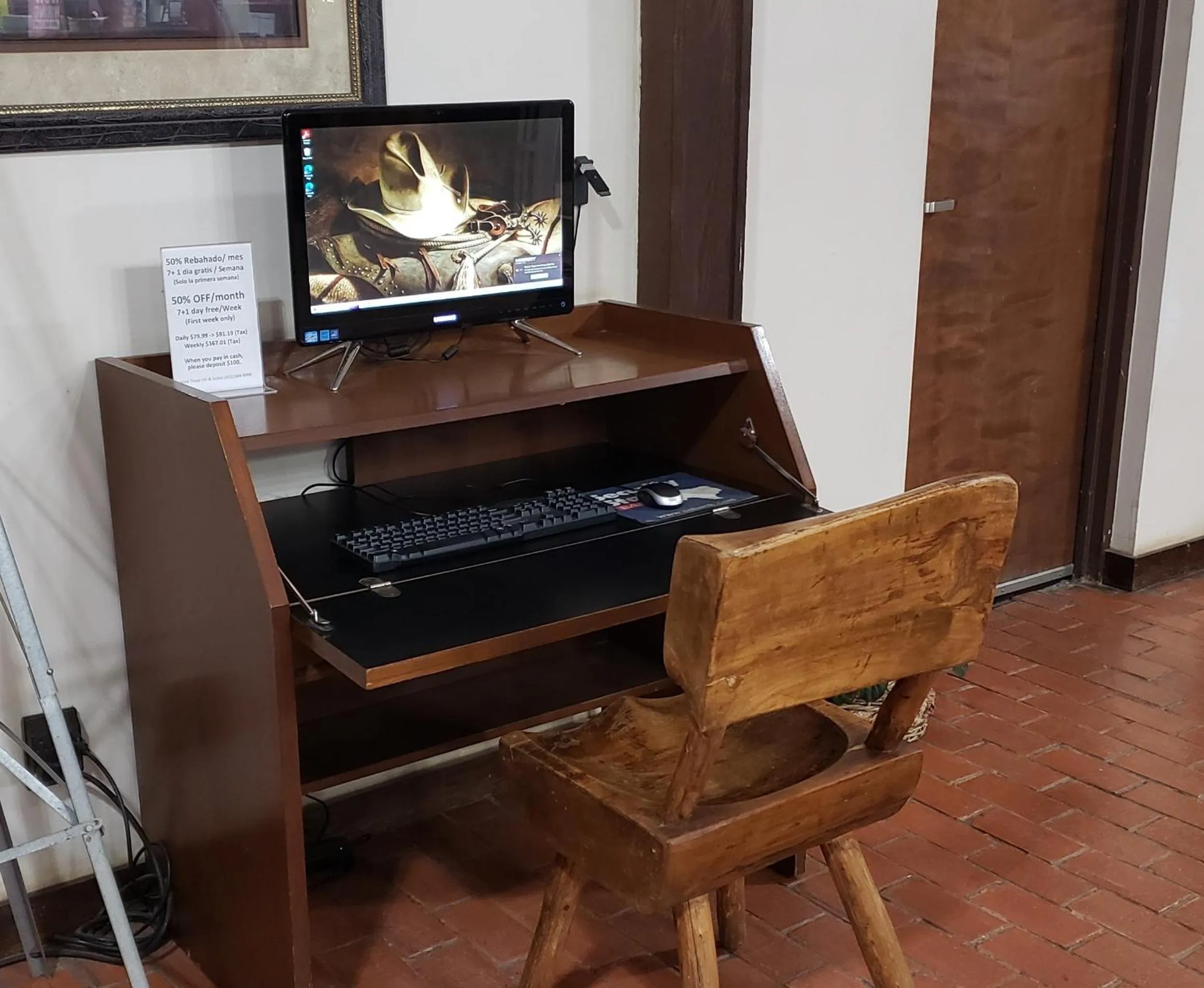 Communal lounge/ TV room in West Texas Inn & Suites with Kitchenette