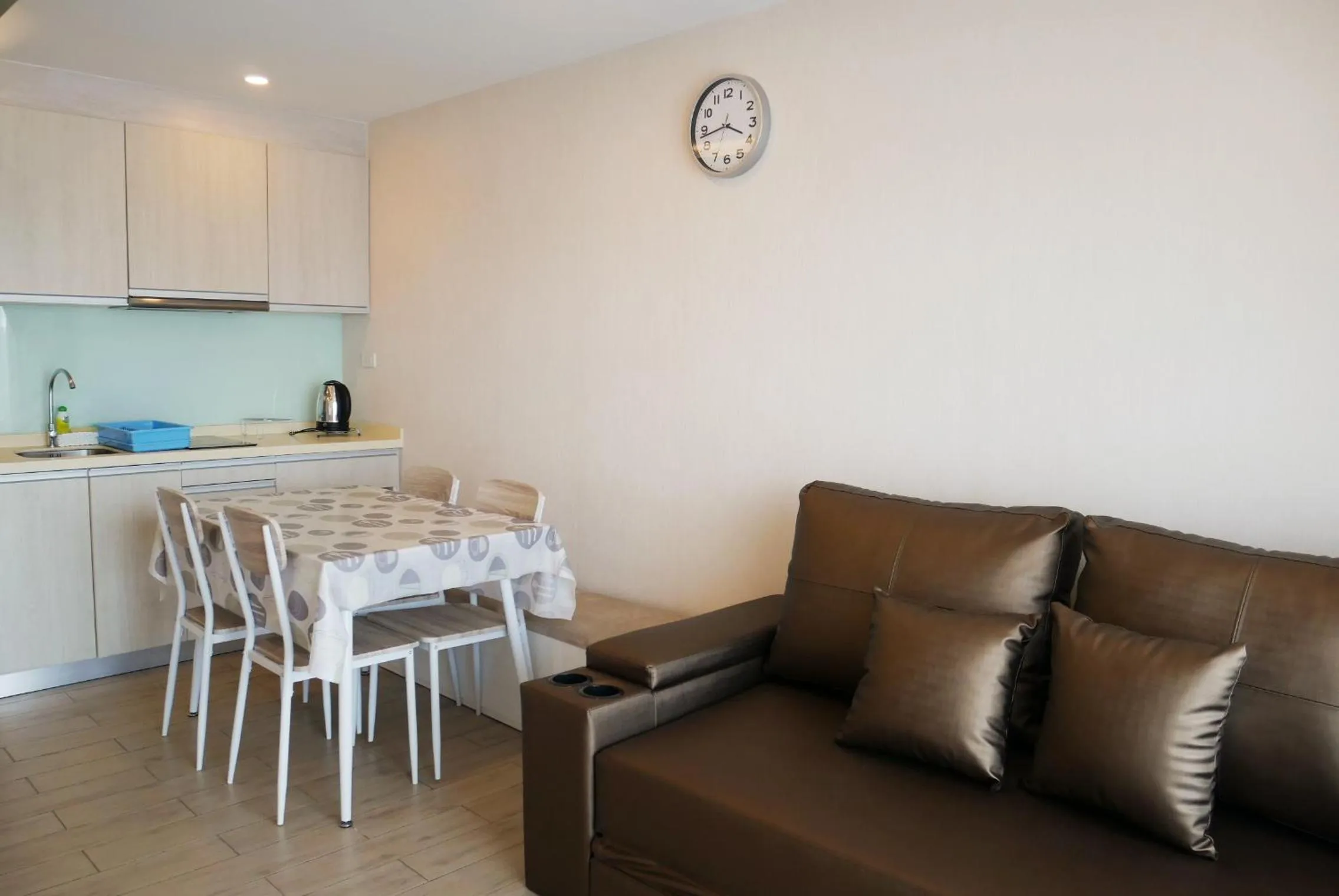 Seven Seas Resort Pattaya & Sofa bed