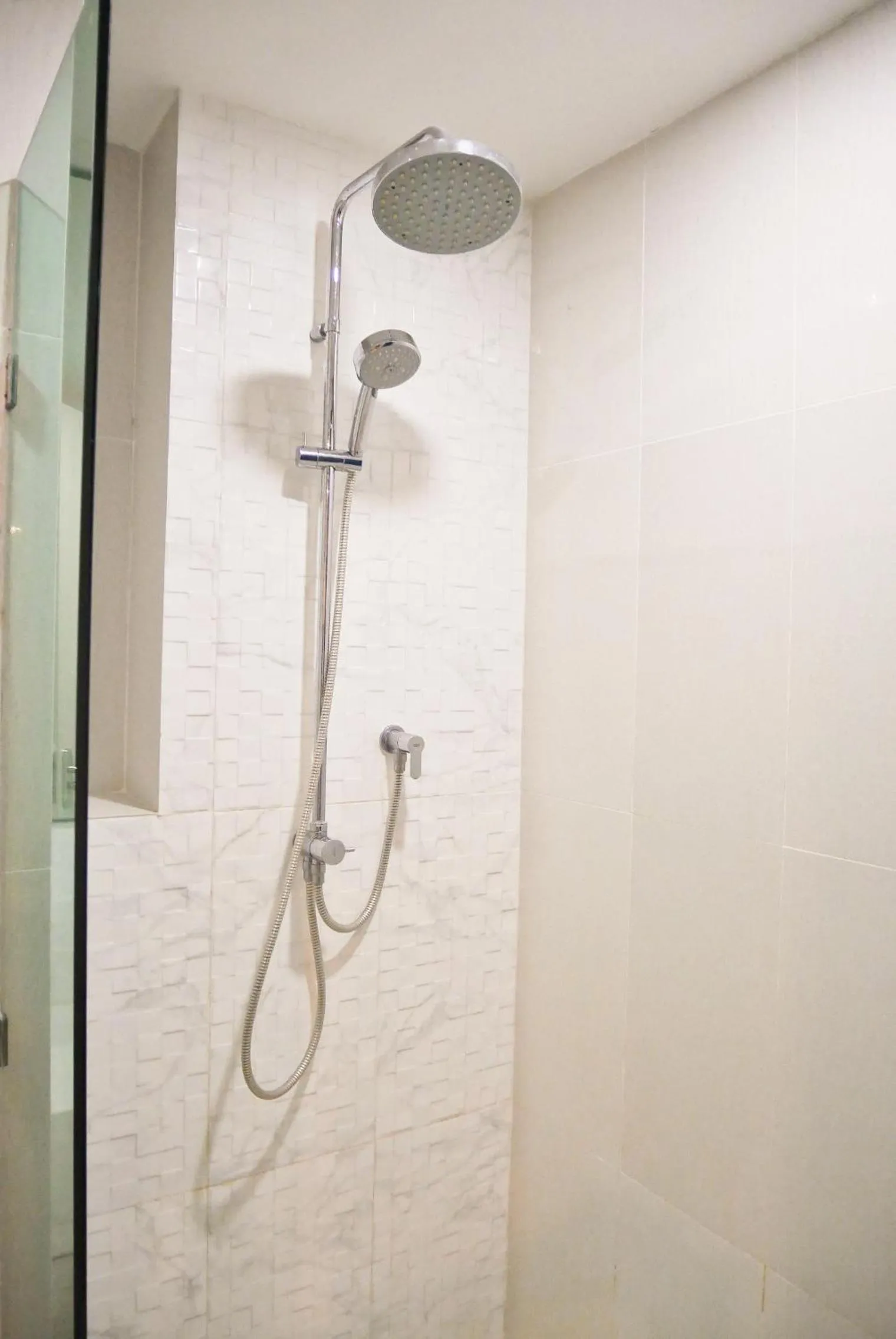 Bathroom in Seven Seas Resort Pattaya & Sofa bed