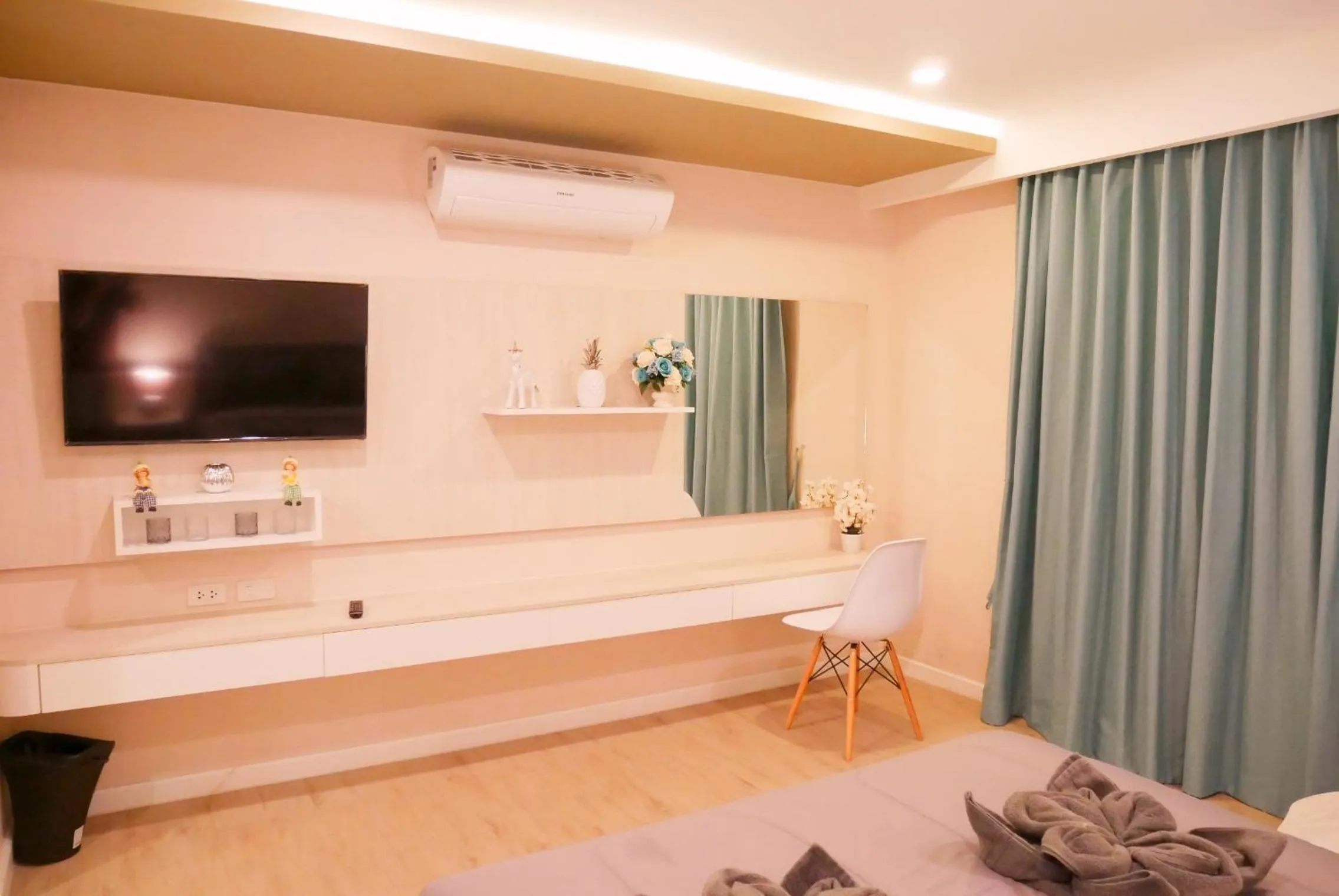 Bed in Seven Seas Resort Pattaya & Sofa bed