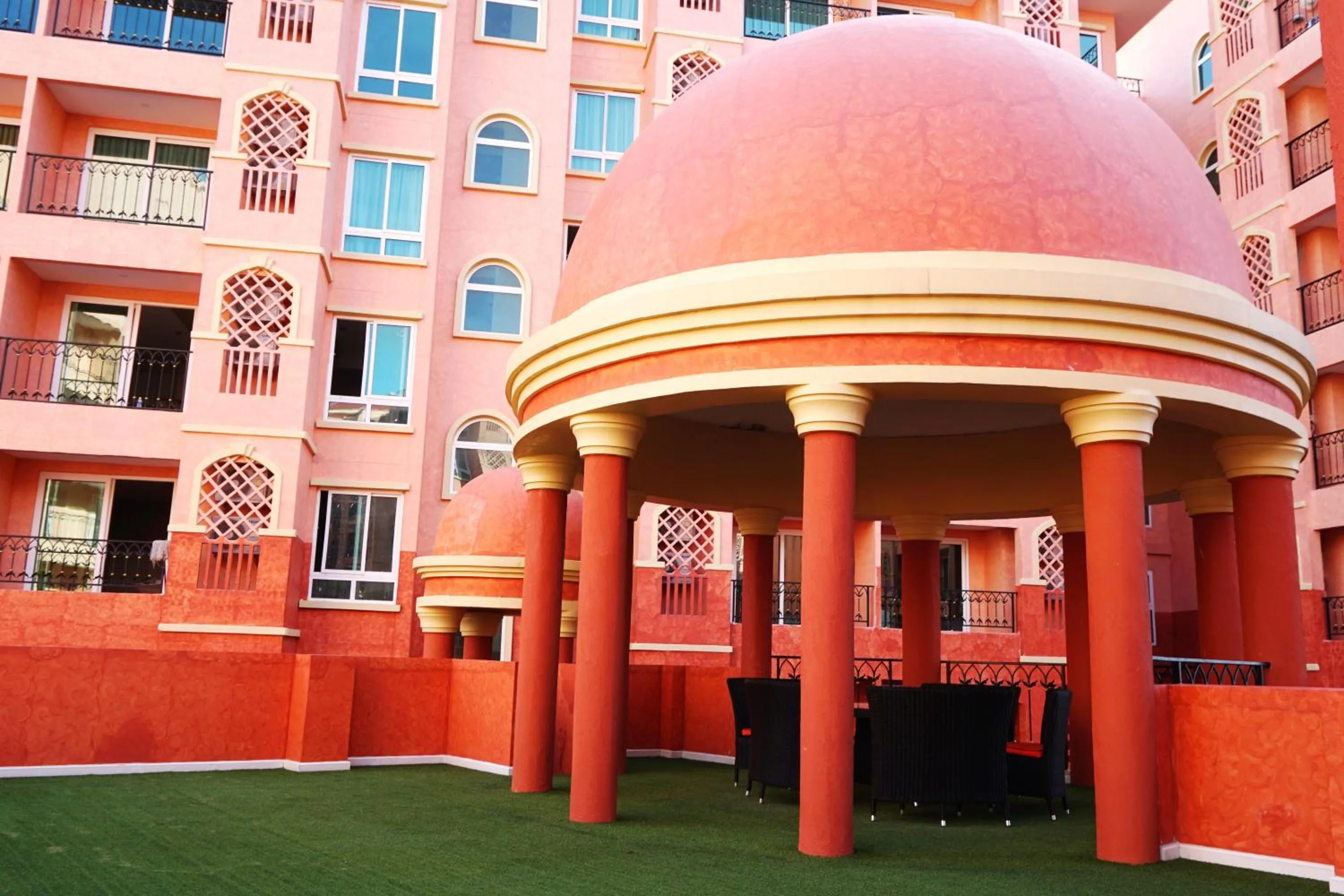 Entertainment in Seven Seas Resort Pattaya & Sofa bed