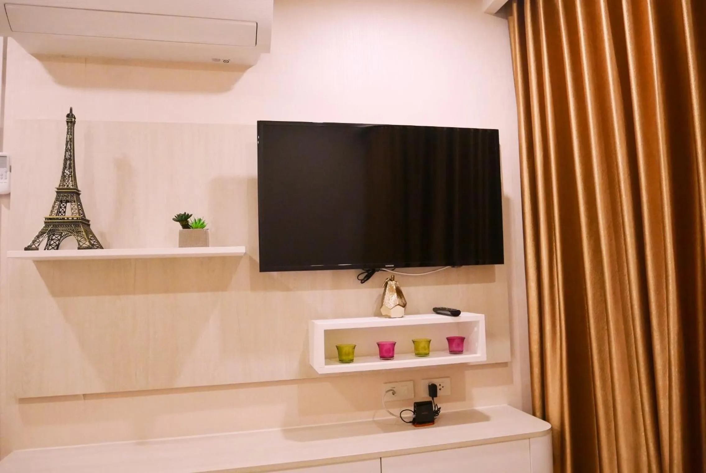 Seven Seas Resort Pattaya & Sofa bed