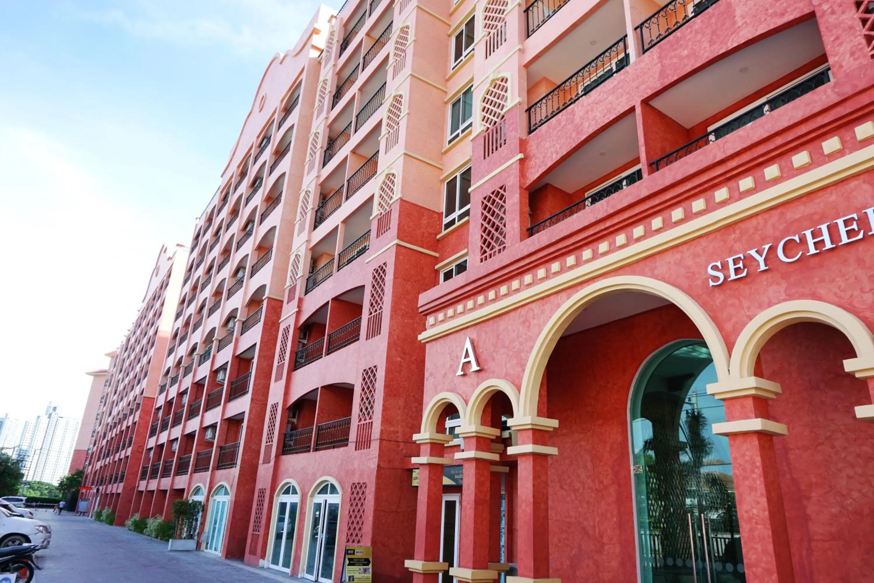 Property building in Seven Seas Resort Pattaya & Sofa bed