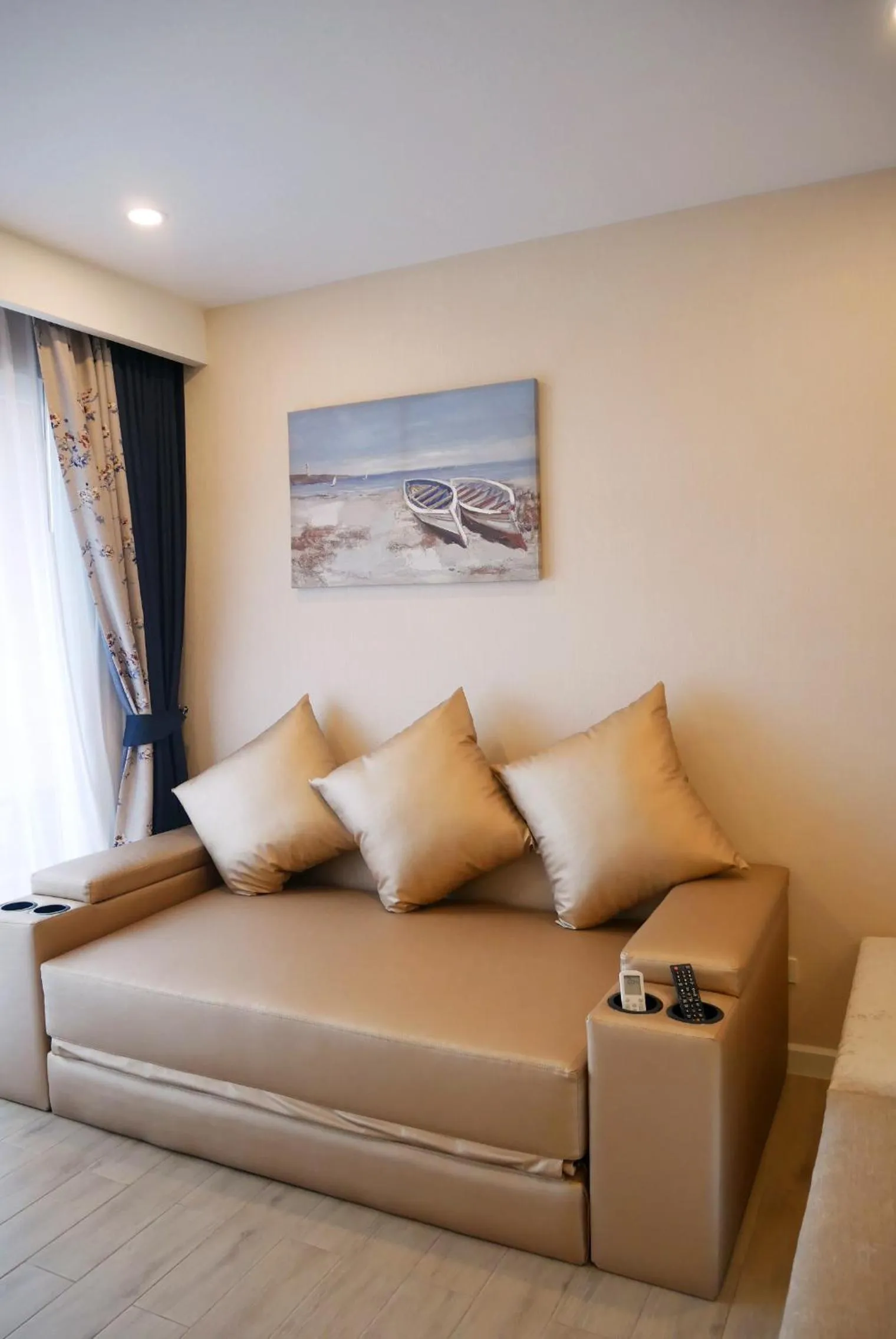 Seven Seas Resort Pattaya & Sofa bed