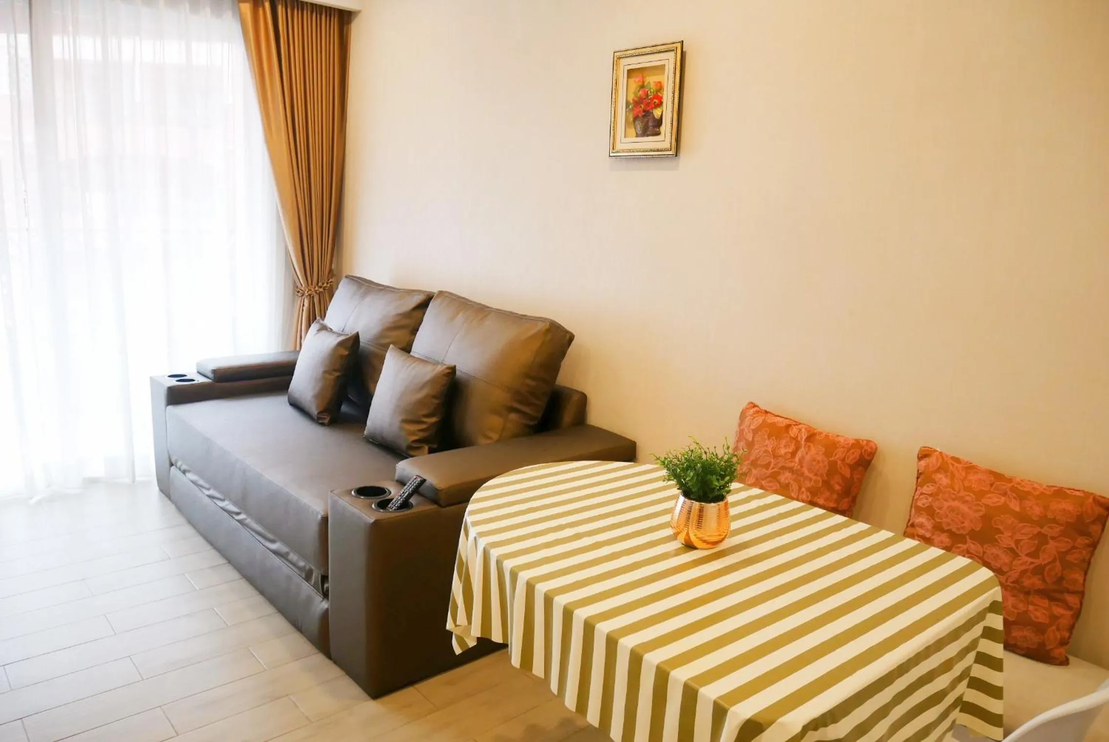 Seven Seas Resort Pattaya & Sofa bed