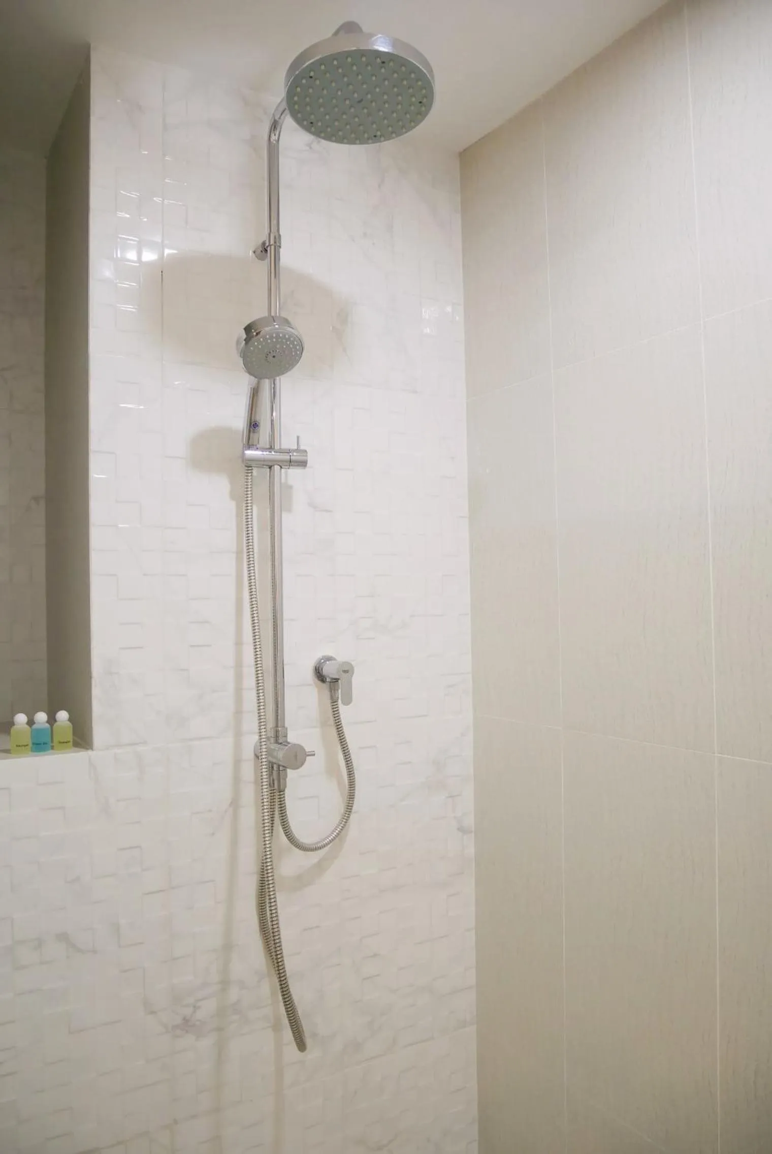 Bathroom in Seven Seas Resort Pattaya & Sofa bed