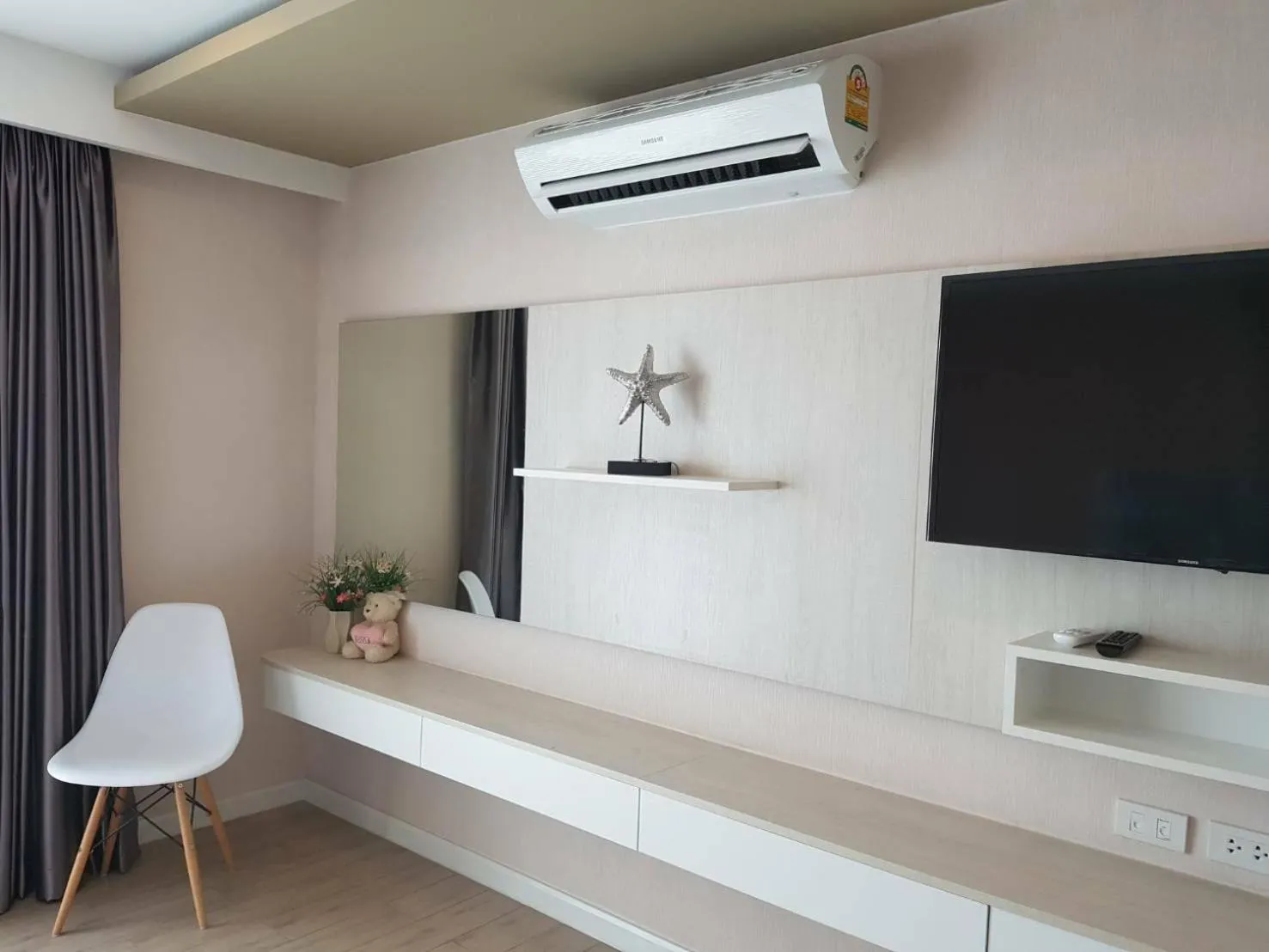 Seven Seas Resort Pattaya & Sofa bed