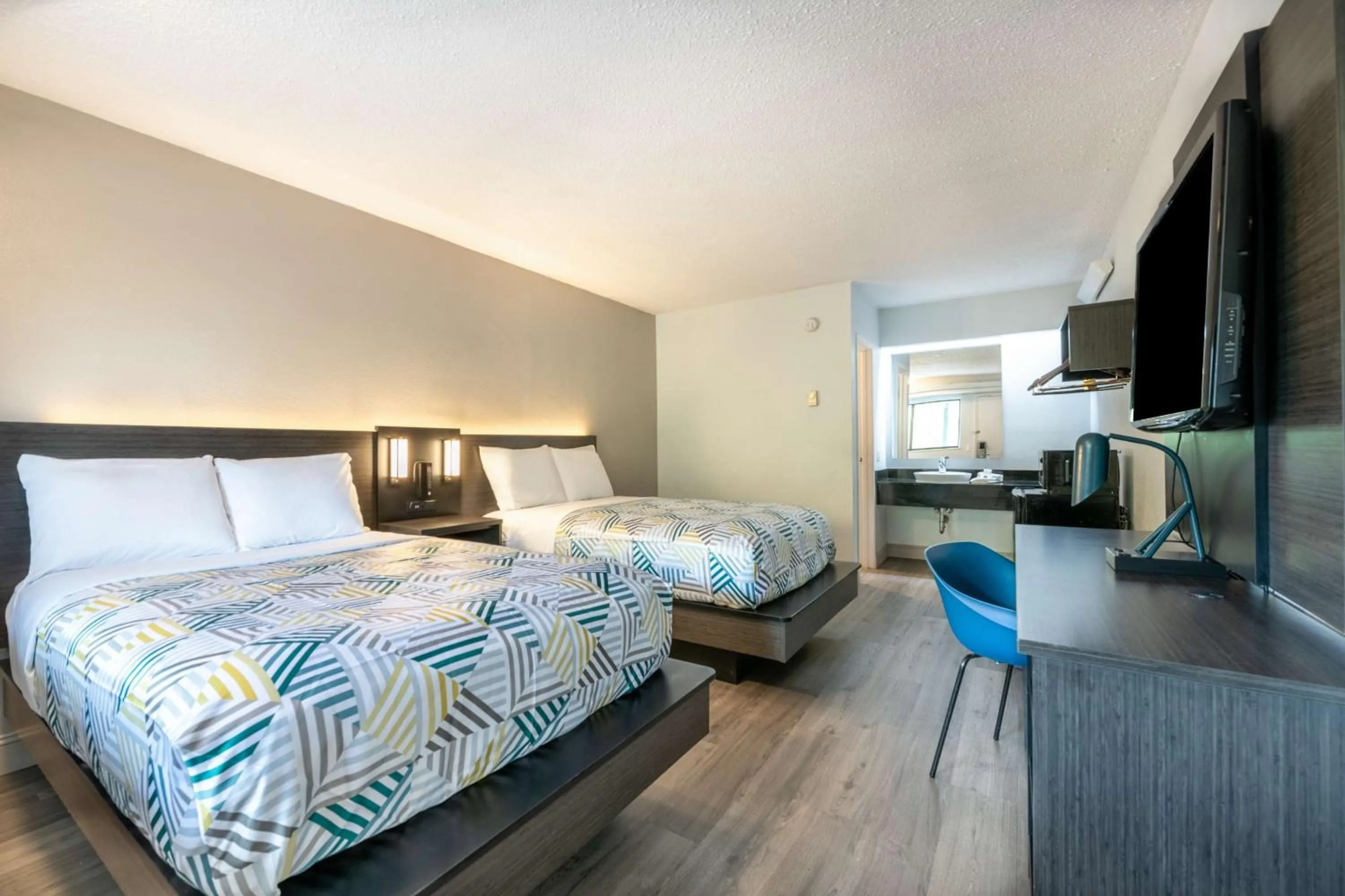 Bedroom, Bed in Motel 6-Charlotte, NC - Coliseum