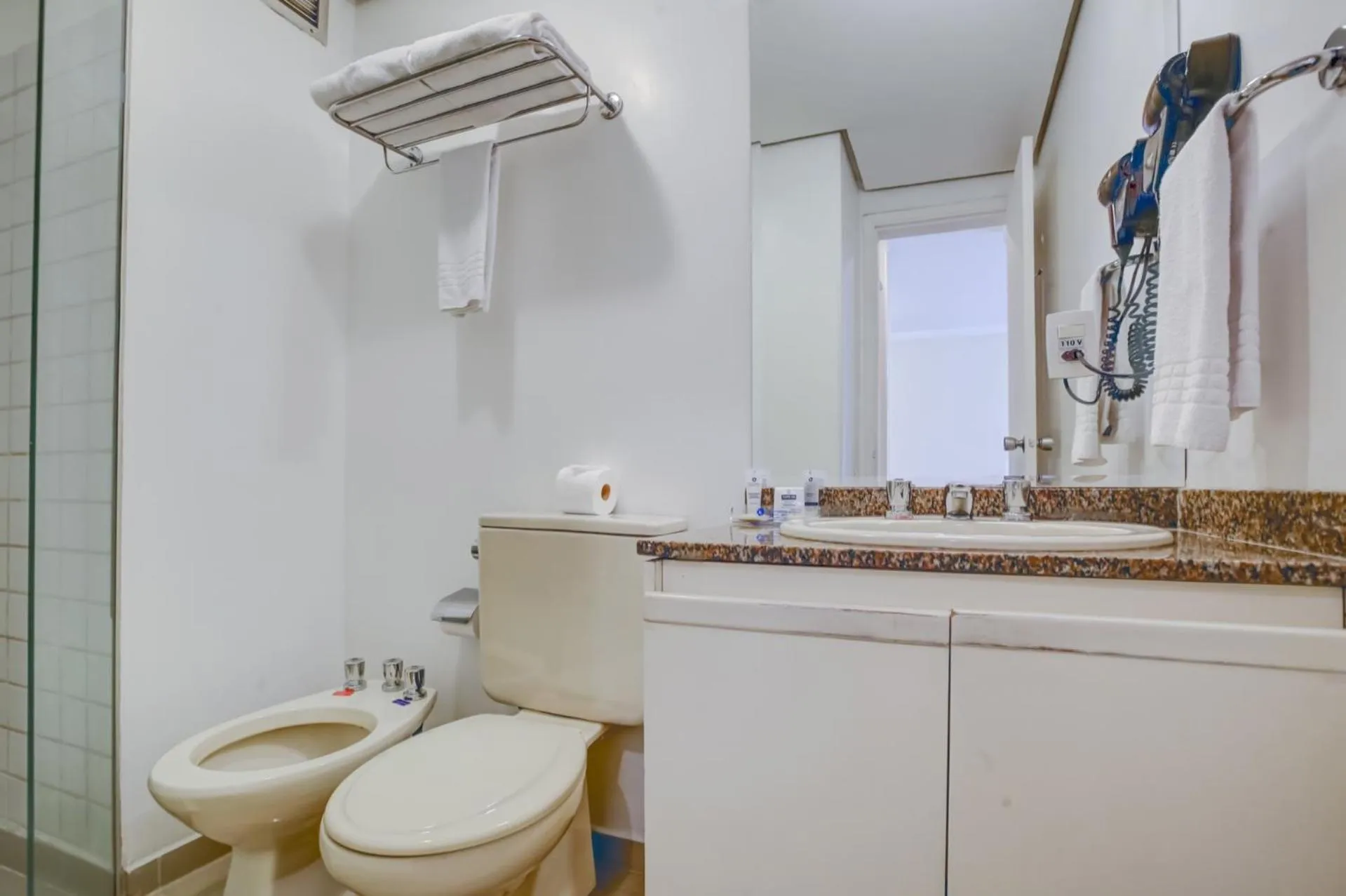 Bathroom in Roomo Transamerica SP Itaim Bibi