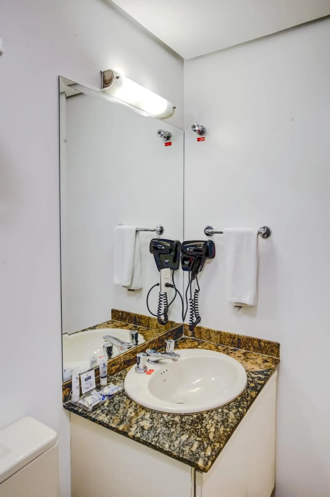 Bathroom in Roomo Transamerica SP Itaim Bibi