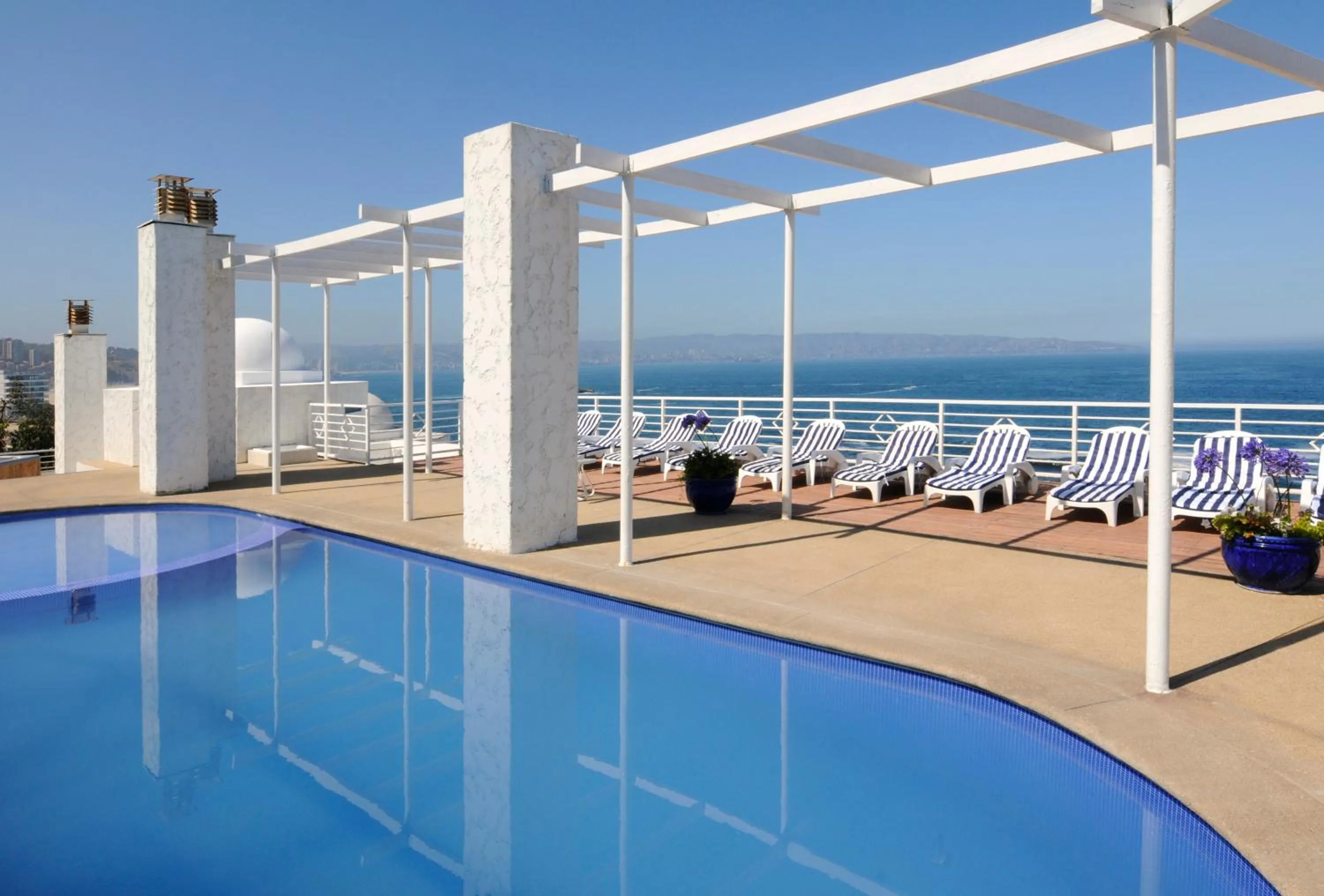 Swimming pool in MR Mar Suites (ex Neruda Mar Suites)