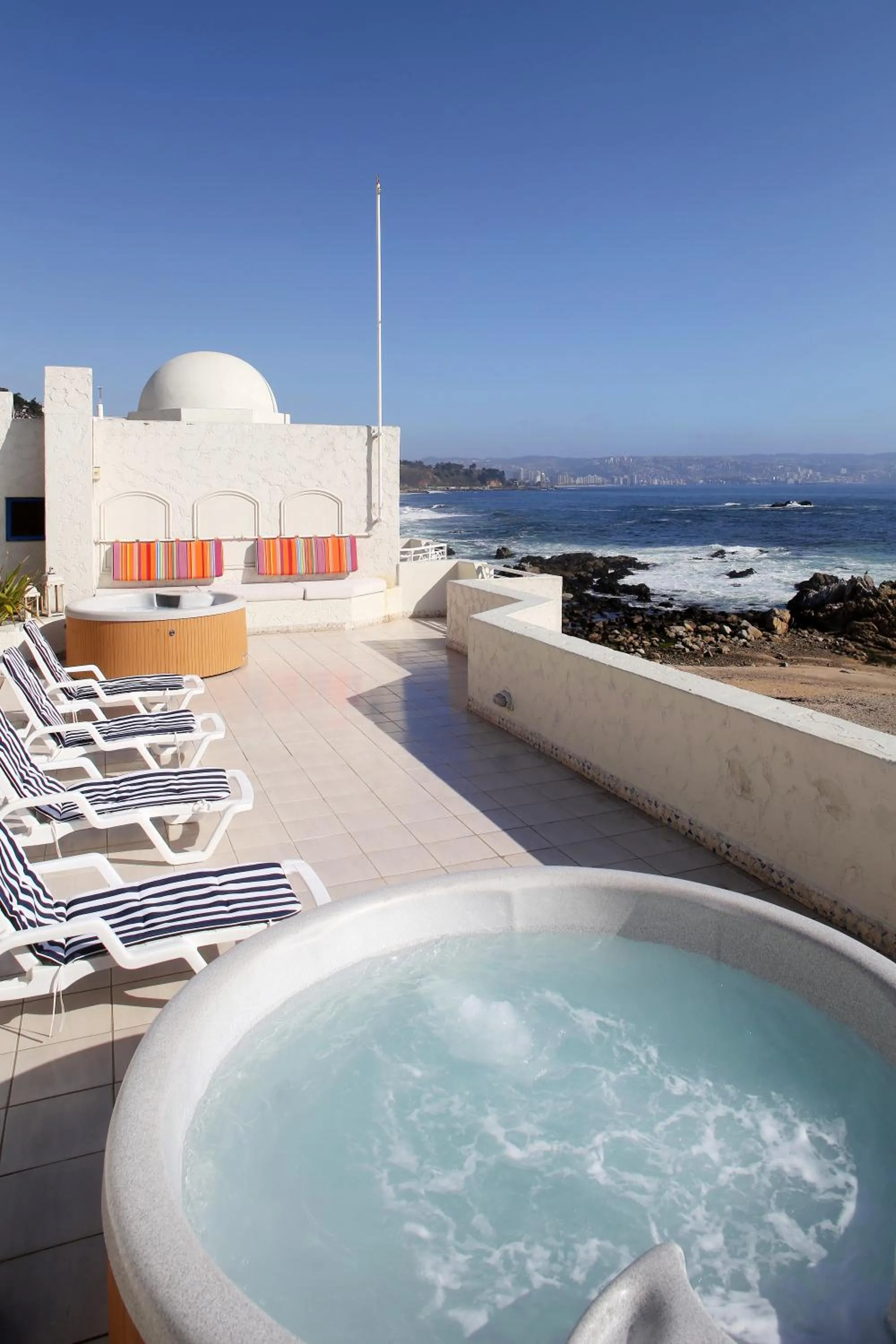 Hot Tub in MR Mar Suites (ex Neruda Mar Suites)