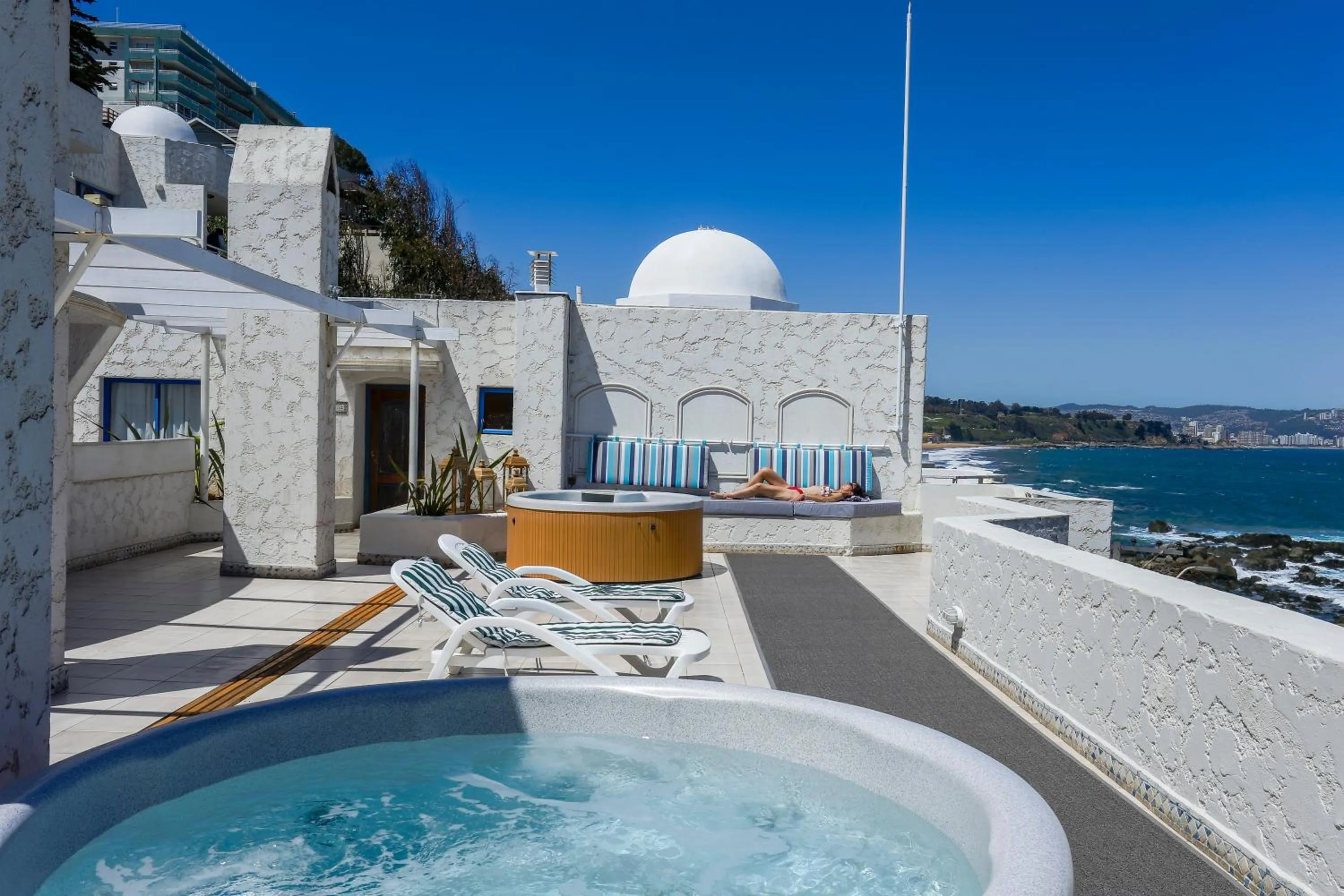 Hot Tub in MR Mar Suites (ex Neruda Mar Suites)