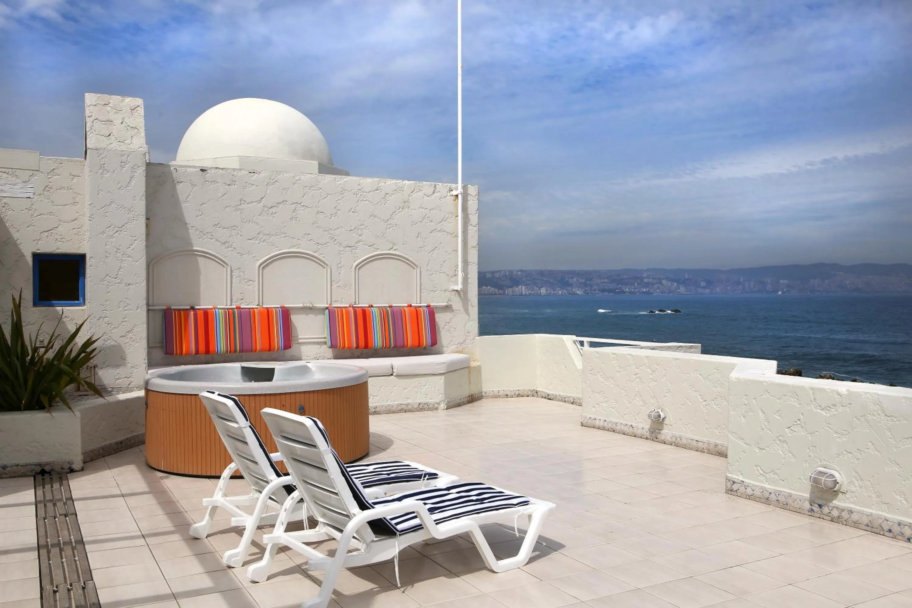 Hot Tub in MR Mar Suites (ex Neruda Mar Suites)